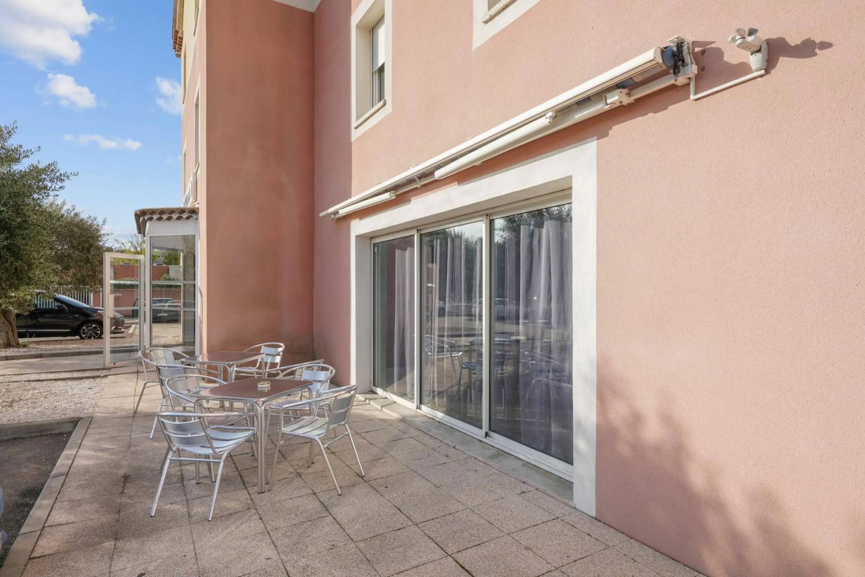 Patio in Hôtel AKENA Chateaurenard - Parc des Expositions Avignon