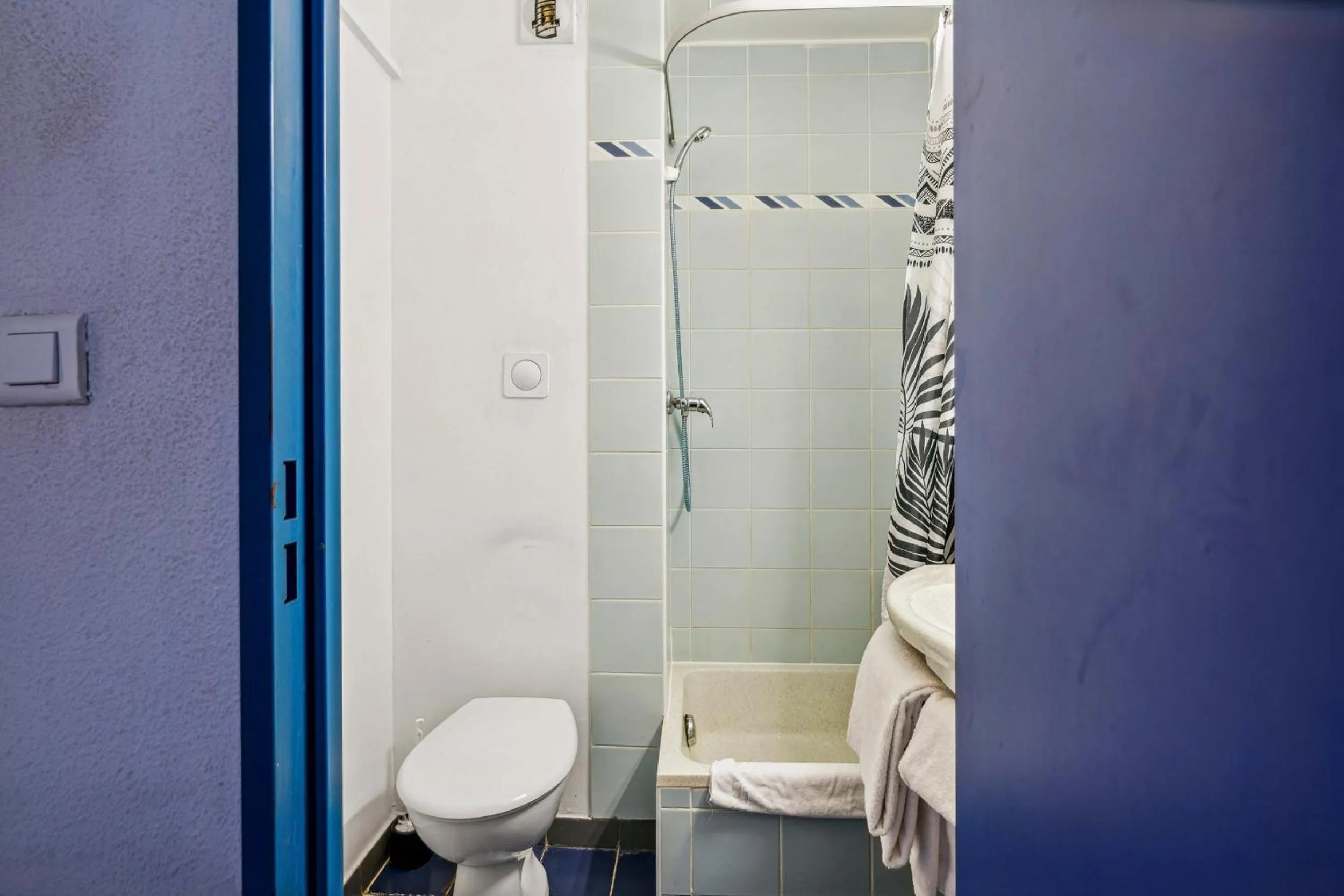 Shower in Hôtel AKENA Chateaurenard - Parc des Expositions Avignon