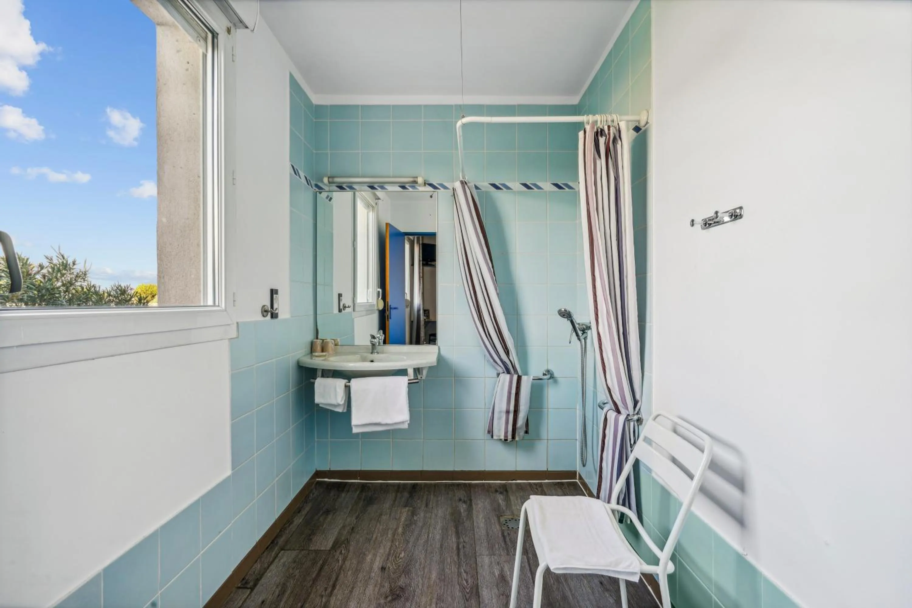 Bathroom in Hôtel AKENA Chateaurenard - Parc des Expositions Avignon