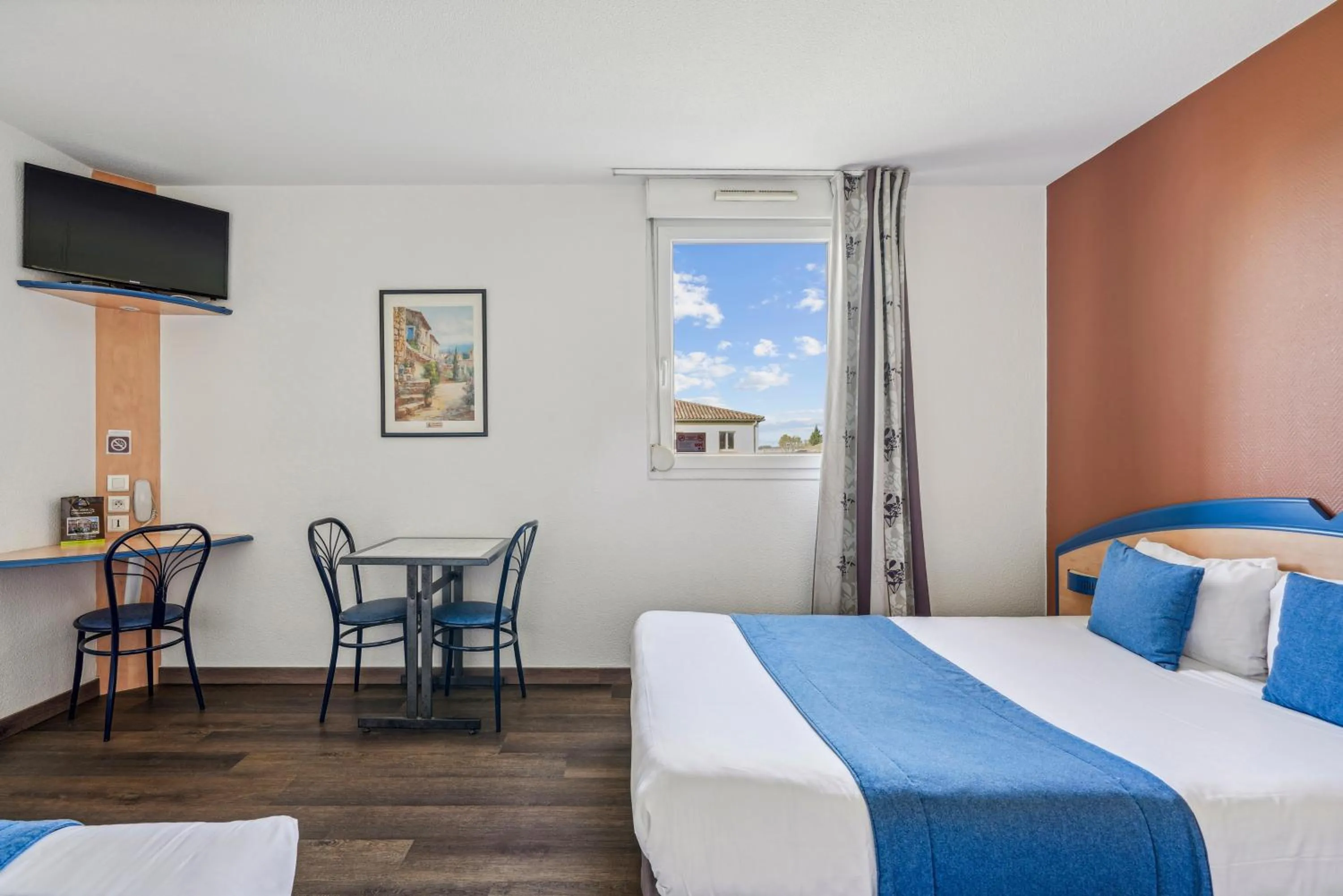 Photo of the whole room, Bed in Hôtel AKENA Chateaurenard - Parc des Expositions Avignon