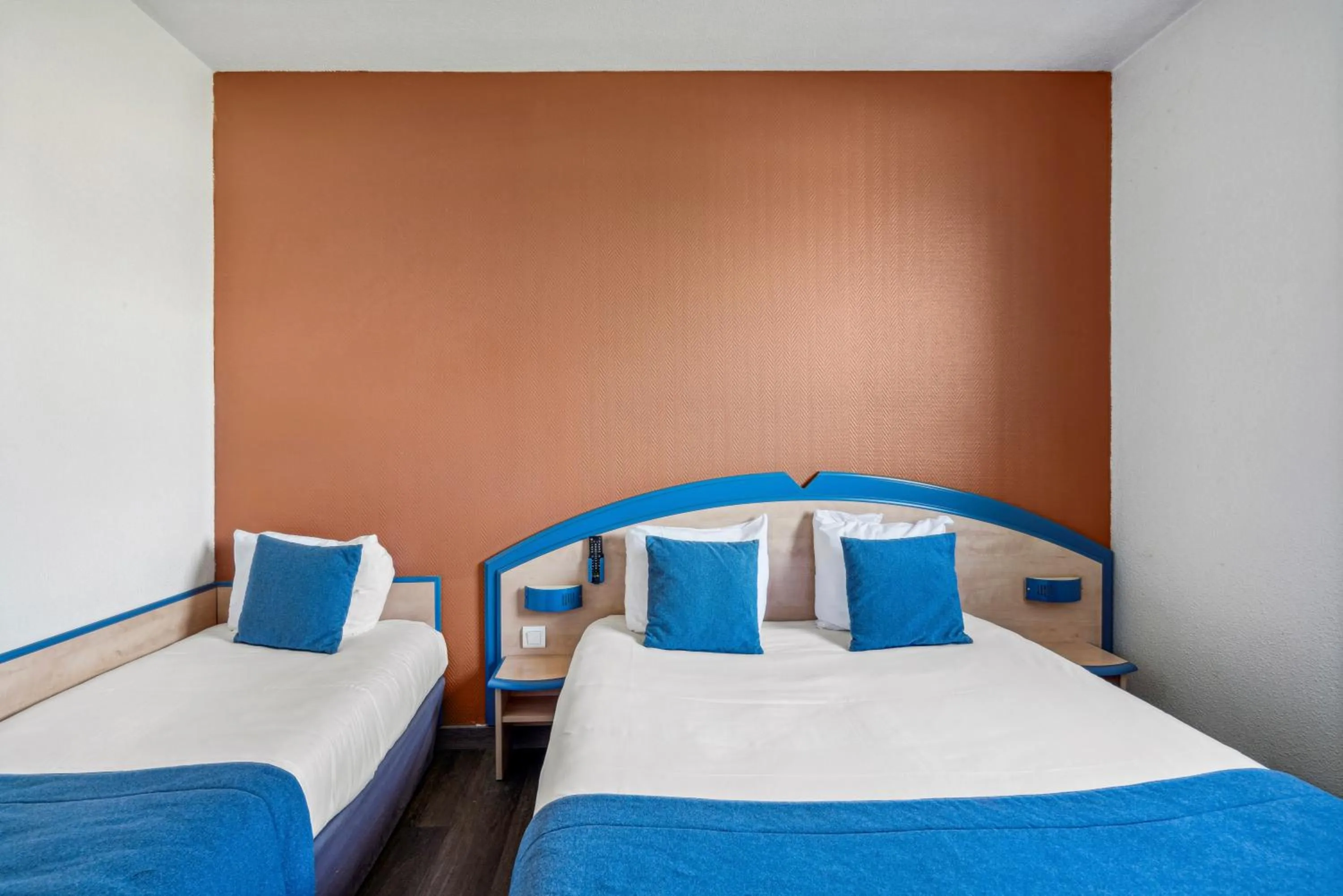 Photo of the whole room, Bed in Hôtel AKENA Chateaurenard - Parc des Expositions Avignon