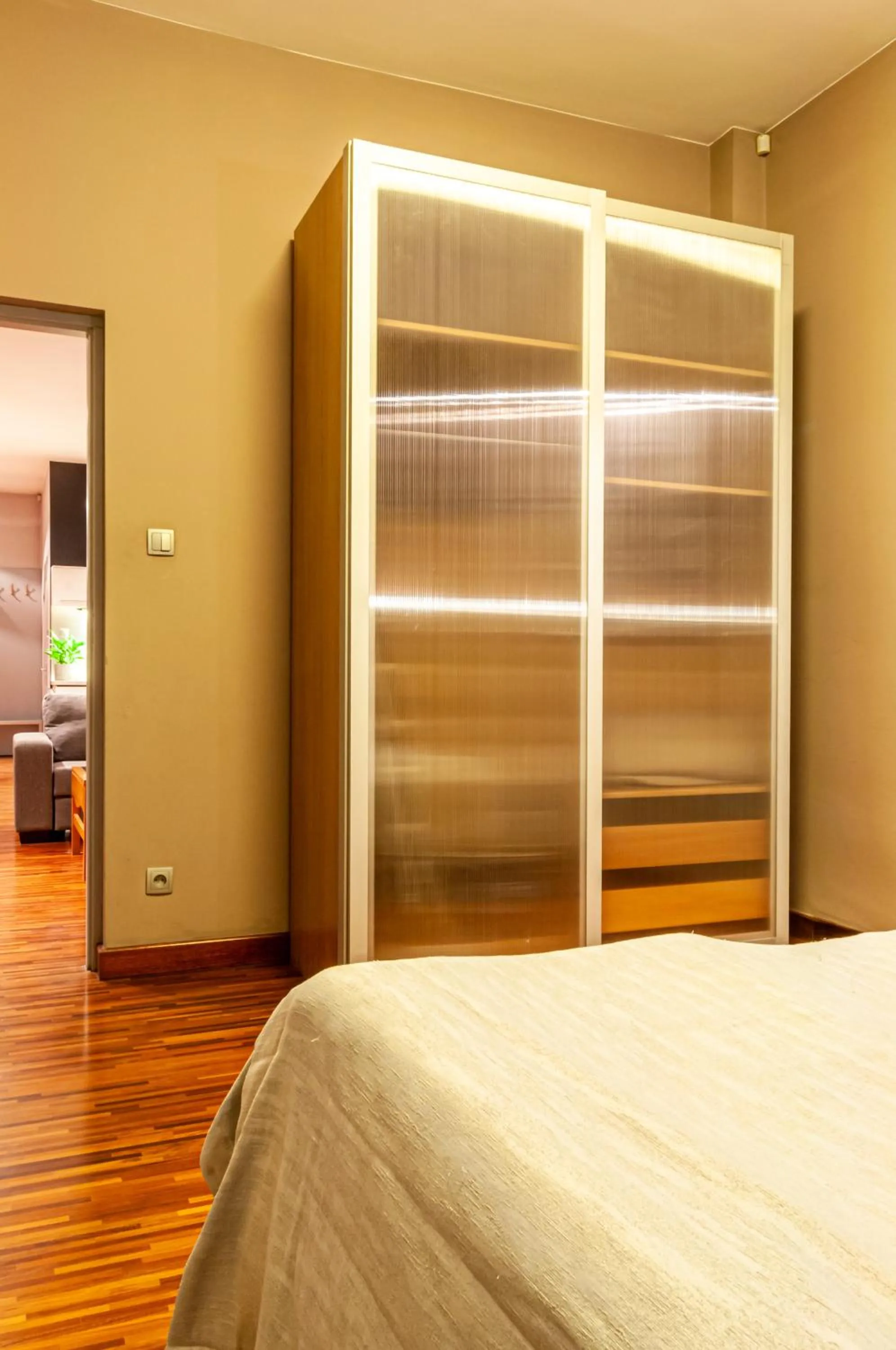 Bedroom, Bed in Home & Travel Apartments - AC - Parking - City Centre - Manufaktura - OFF Piotrkowska - EC1 - ATLAS Arena - Orientarium - Monopolis