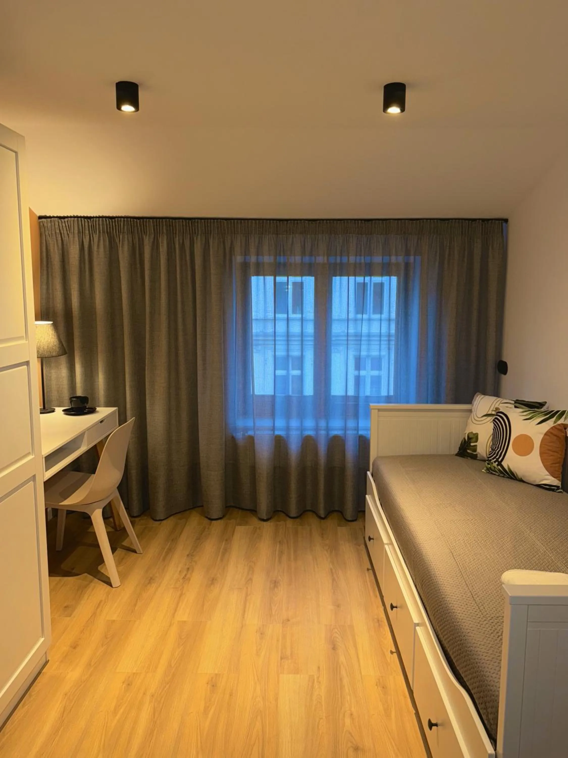 Bed in Home & Travel Apartments - AC - Parking - City Centre - Manufaktura - OFF Piotrkowska - EC1 - ATLAS Arena - Orientarium - Monopolis