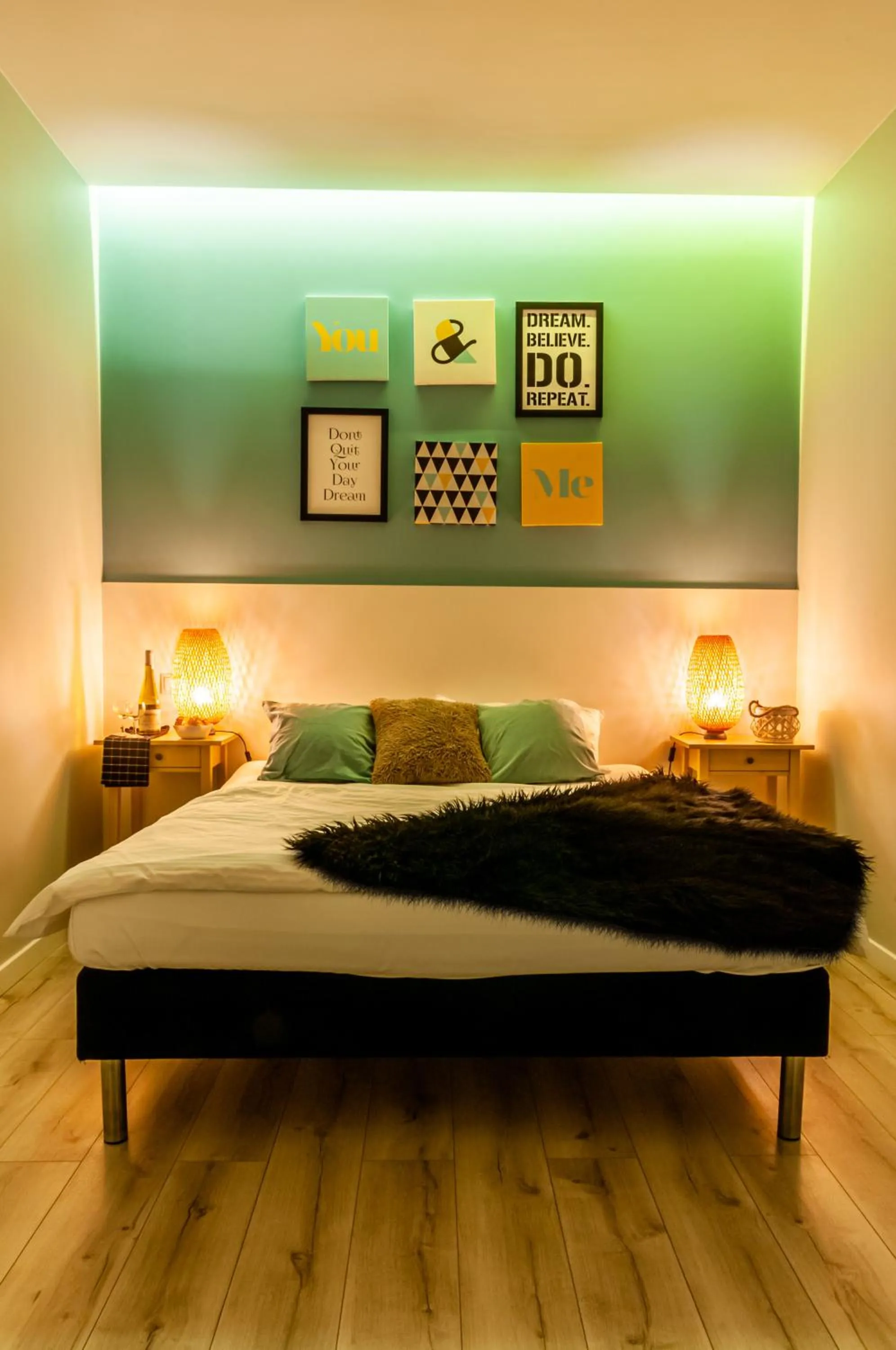 Bed in Home & Travel Apartments - AC - Parking - City Centre - Manufaktura - OFF Piotrkowska - EC1 - ATLAS Arena - Orientarium - Monopolis