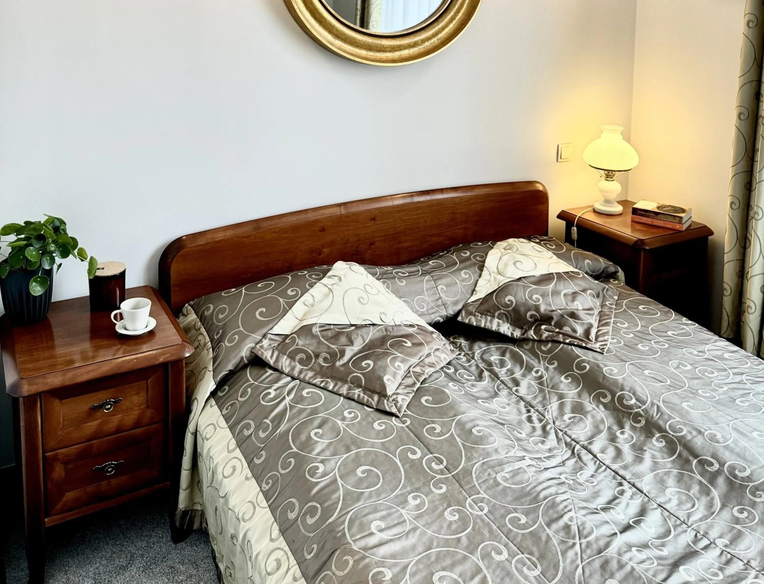 Bed in Home & Travel Apartments - AC - Parking - City Centre - Manufaktura - OFF Piotrkowska - EC1 - ATLAS Arena - Orientarium - Monopolis