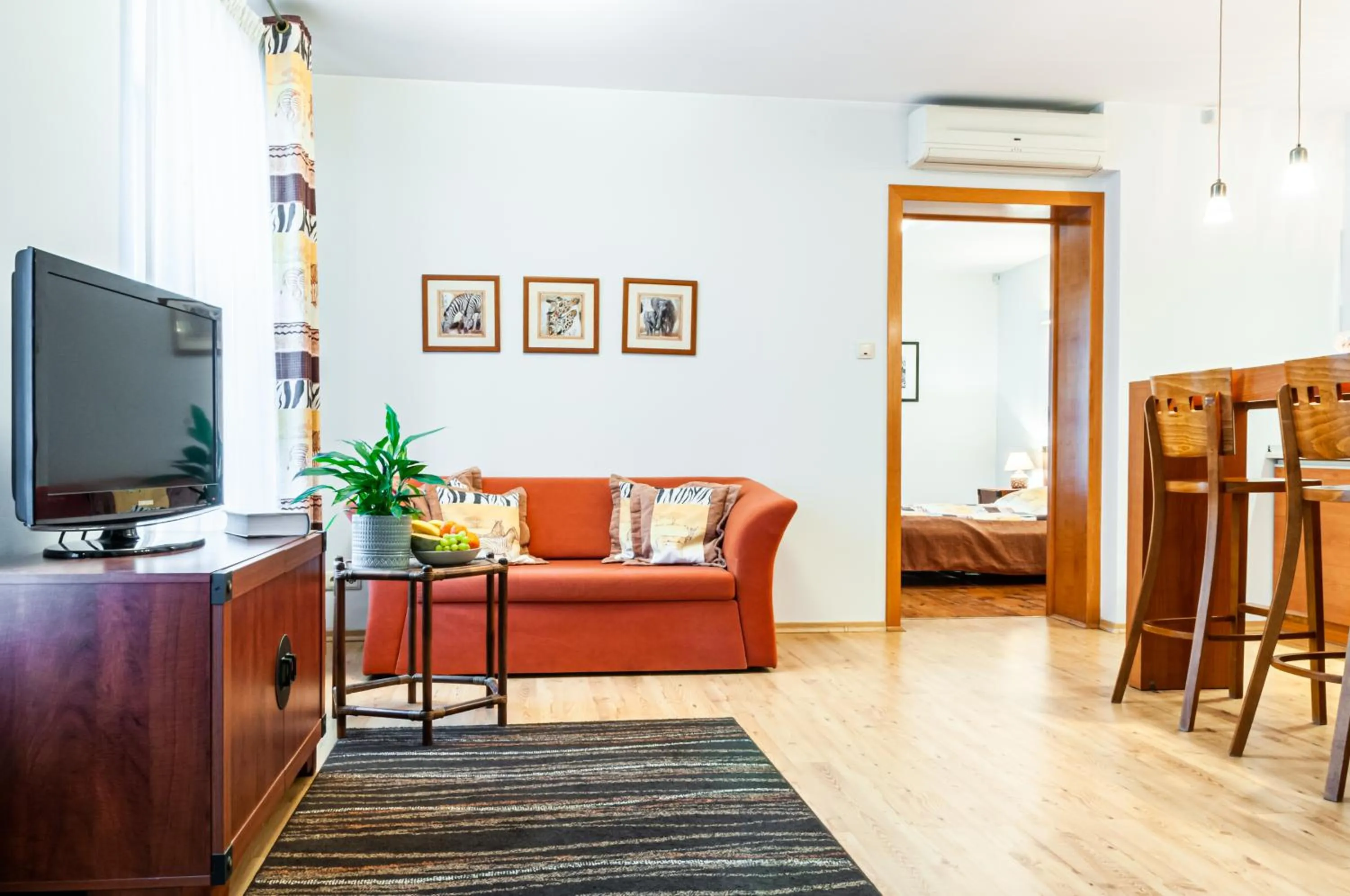 Seating area in Home & Travel Apartments - AC - Parking - City Centre - Manufaktura - OFF Piotrkowska - EC1 - ATLAS Arena - Orientarium - Monopolis