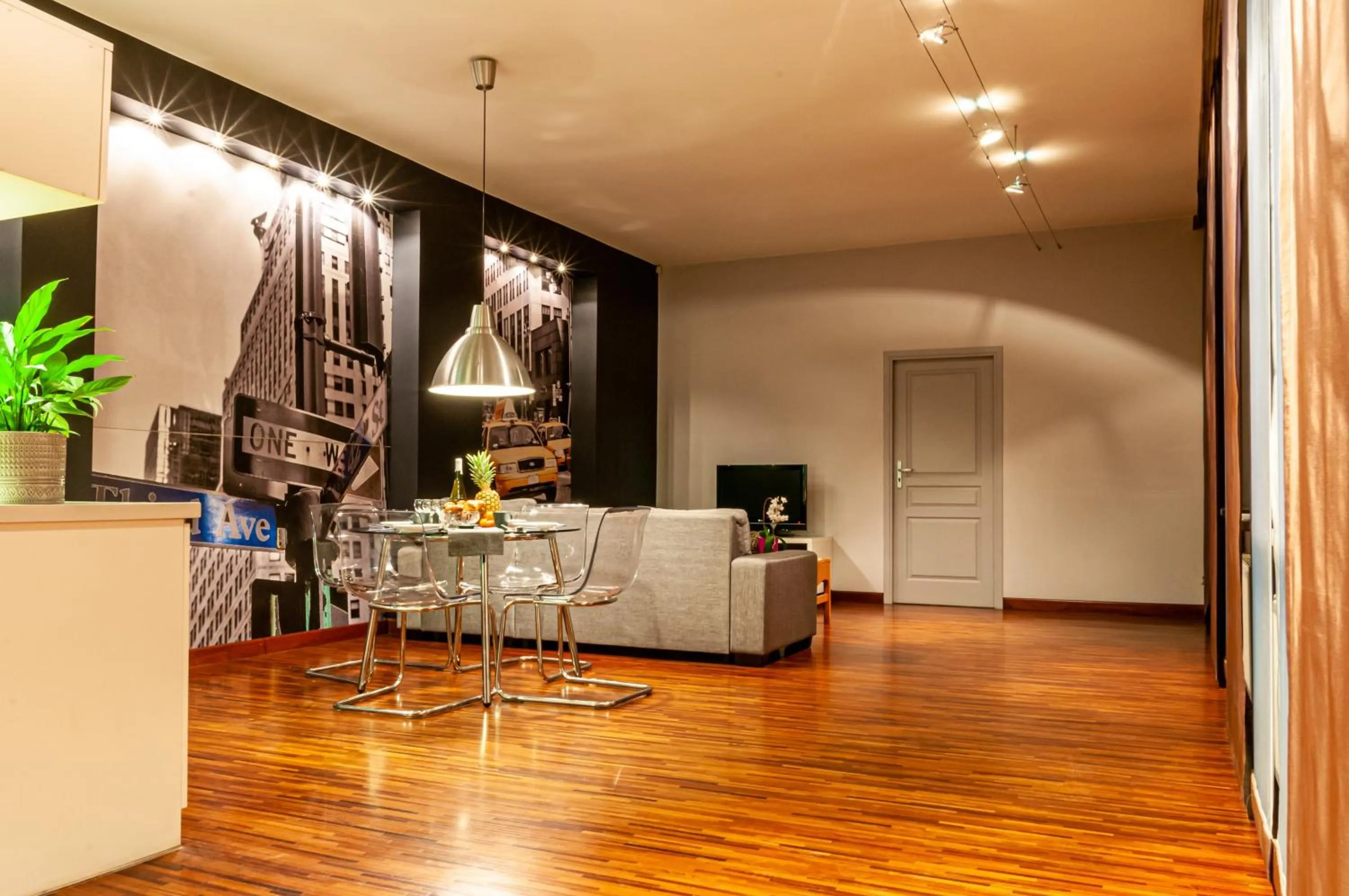 TV and multimedia in Home & Travel Apartments - AC - Parking - City Centre - Manufaktura - OFF Piotrkowska - EC1 - ATLAS Arena - Orientarium - Monopolis