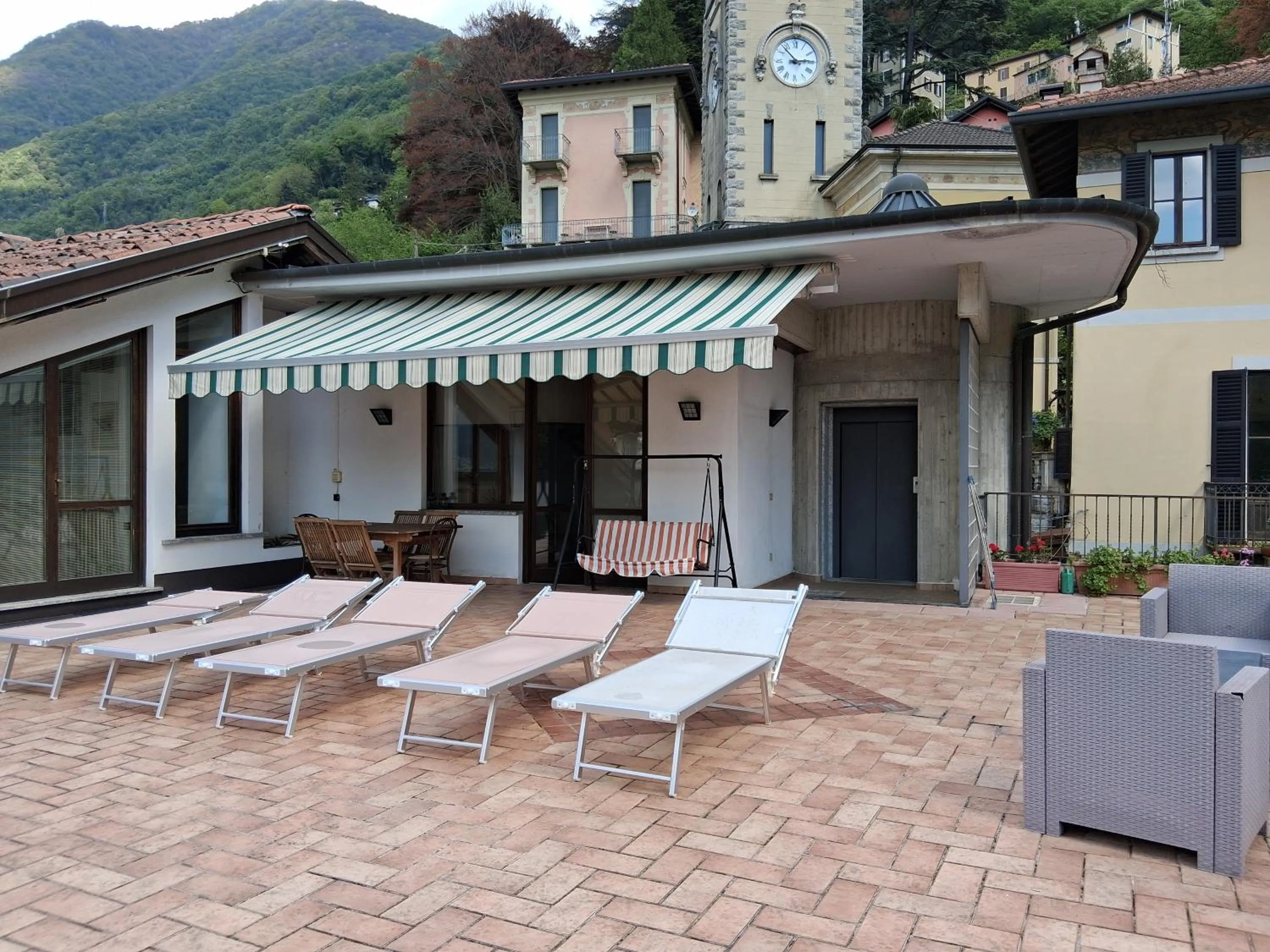 sunbed in Hotel Ristorante Vapore