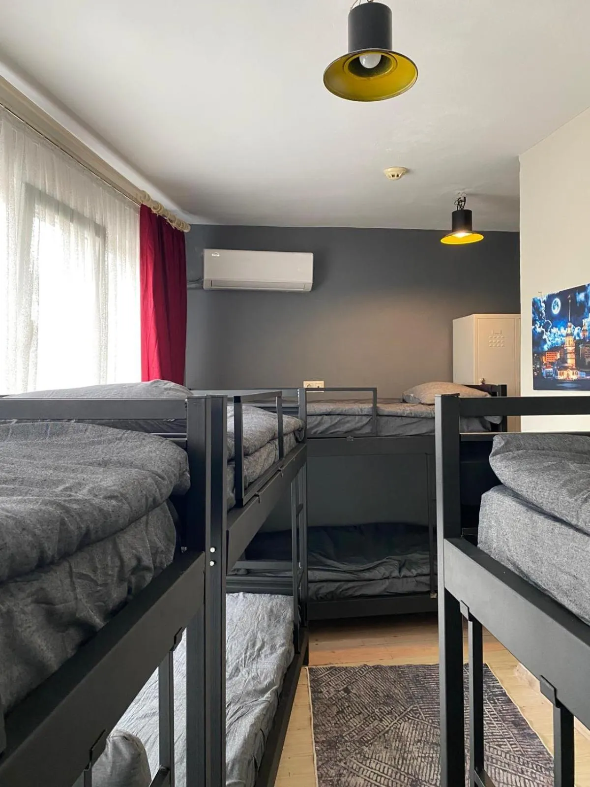 Photo of the whole room, Bed in Chez Bore