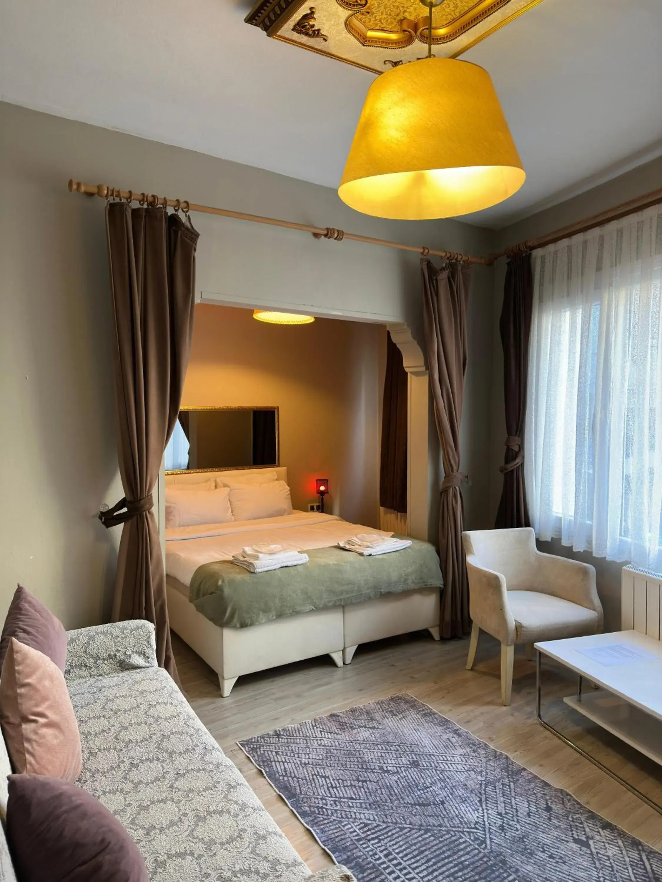 Large Double Room in Chez Bore Large Double Room in Chez Bore