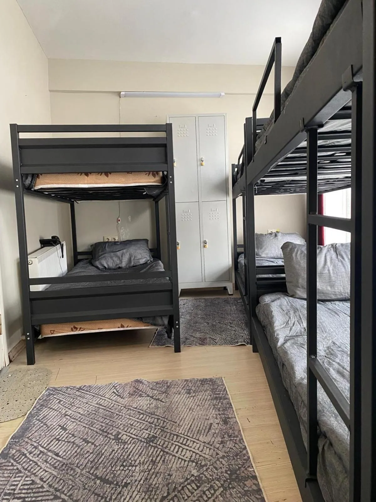 Photo of the whole room, Bed in Chez Bore