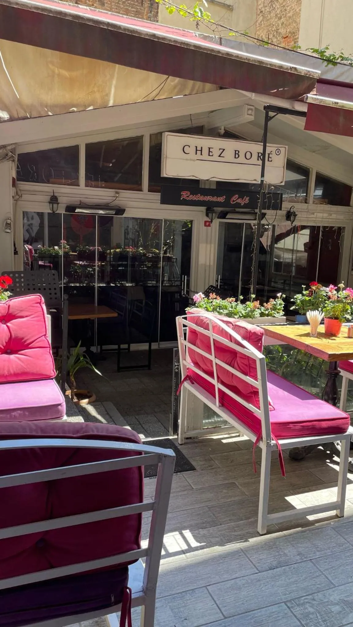 Property building in Chez Bore