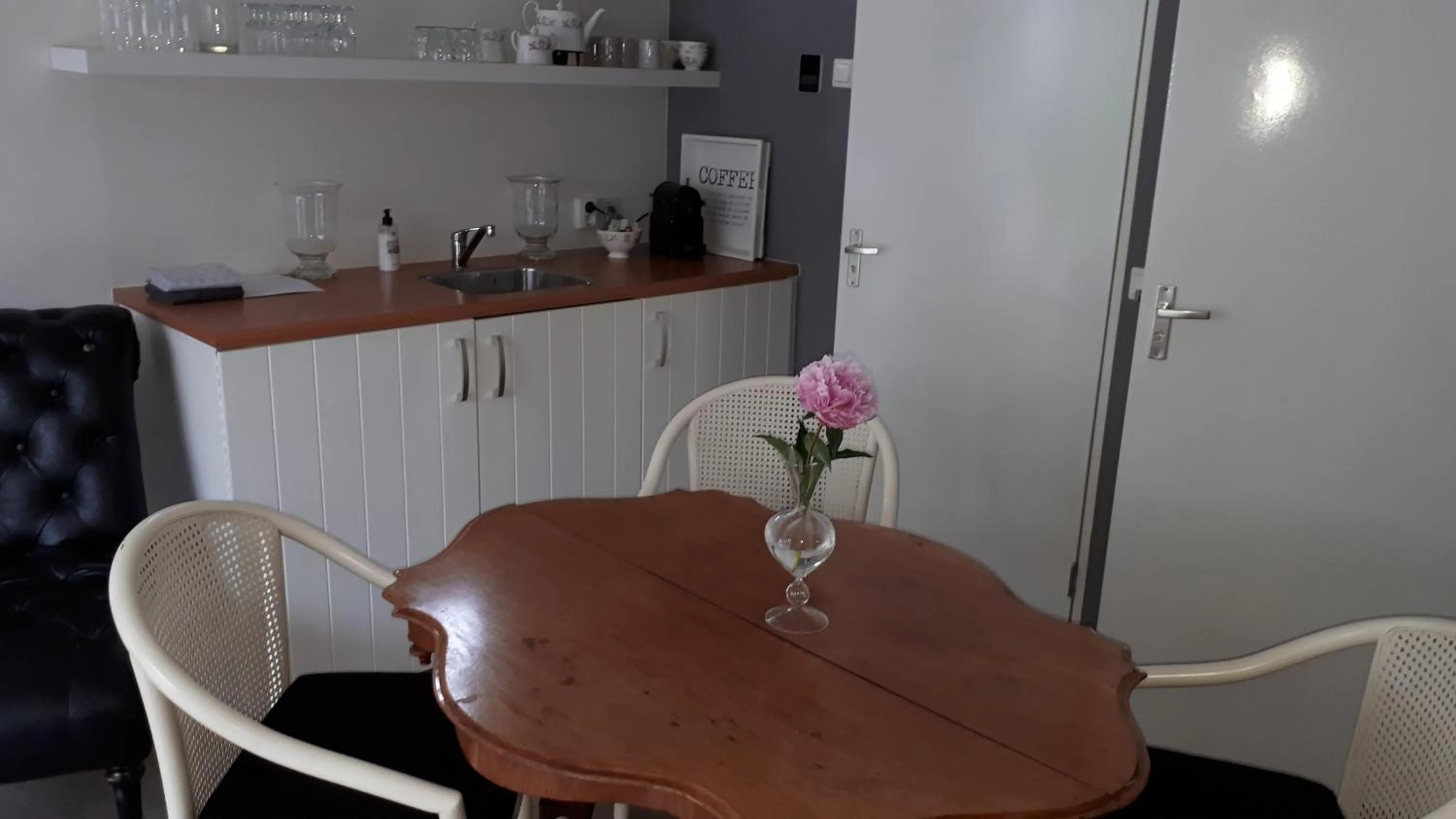 Dining area in B&B Het Zwanennest