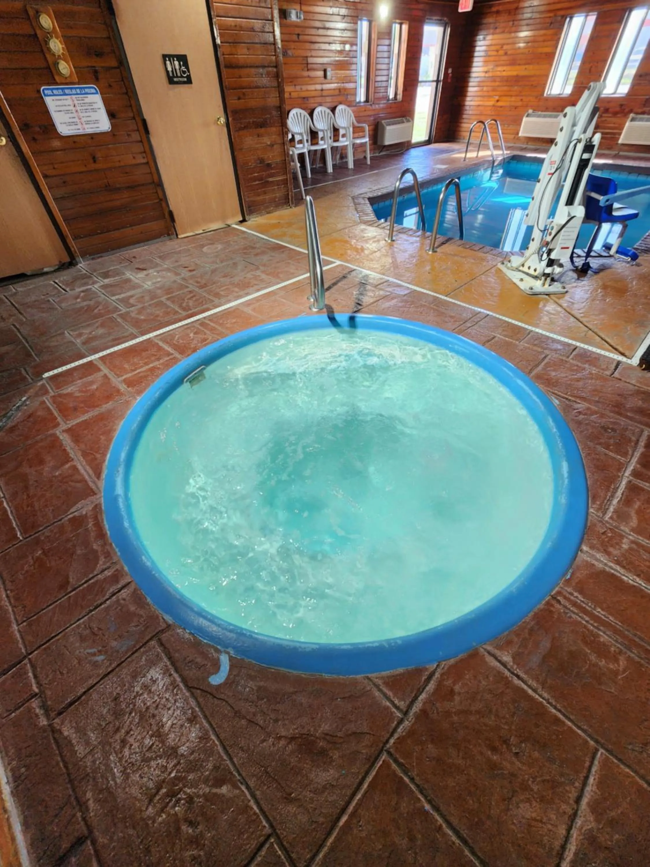 Hot Tub in Quality Inn I-70 at Wanamaker