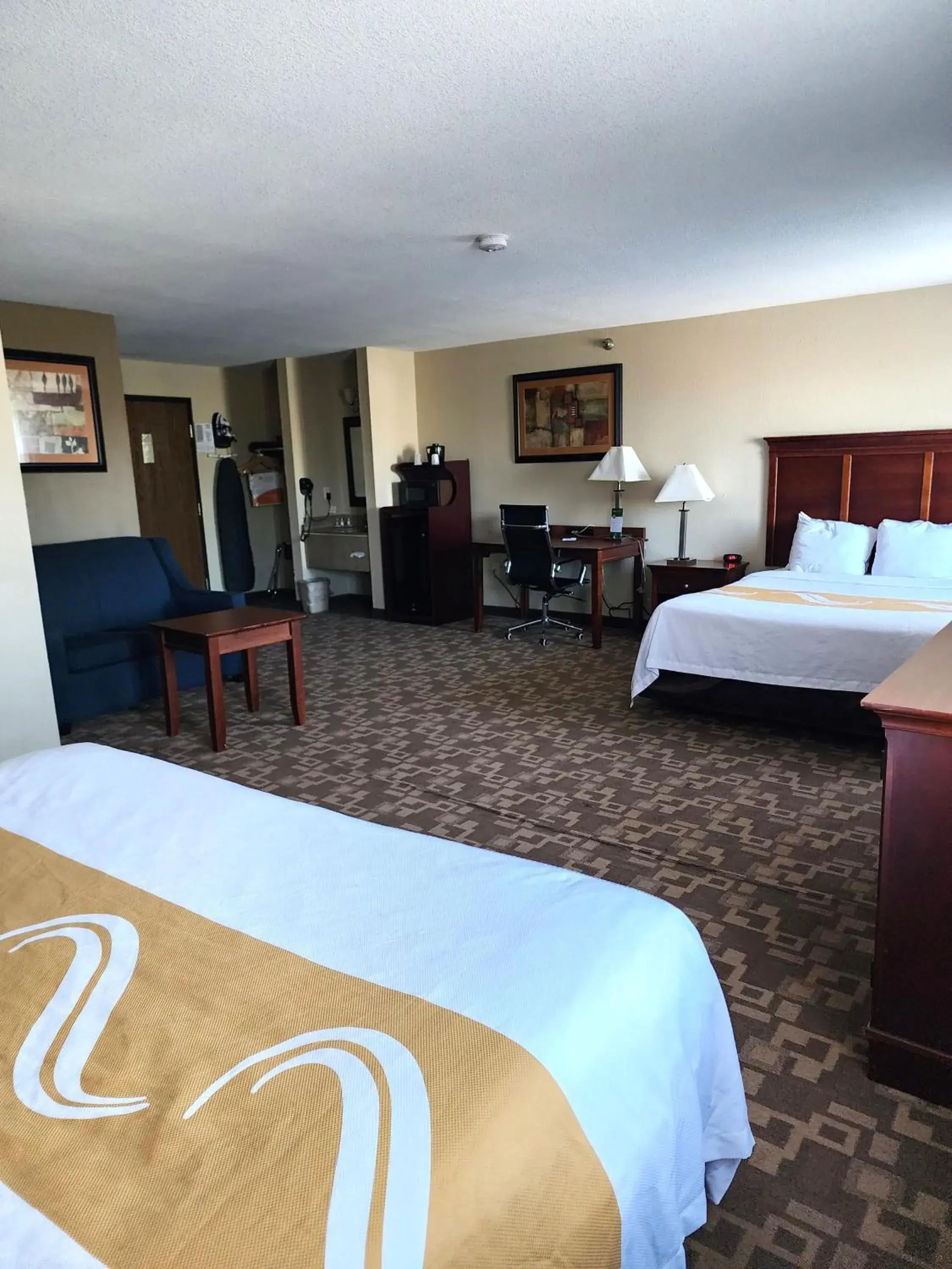 Family Suite - Non Smoking in Quality Inn I-70 at Wanamaker Family Suite - Non Smoking in Quality Inn I-70 at Wanamaker