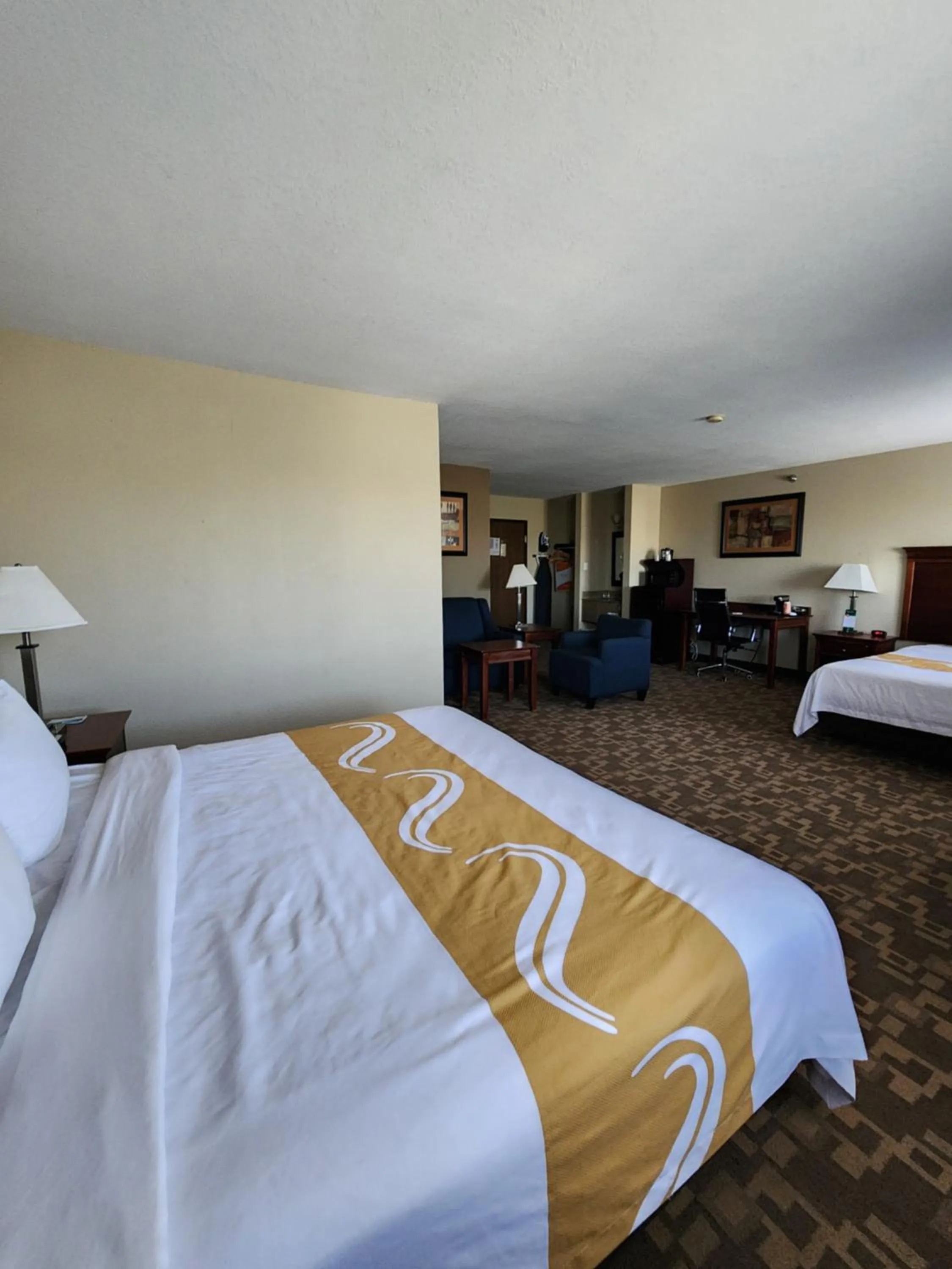 Bedroom, Bed in Quality Inn I-70 at Wanamaker