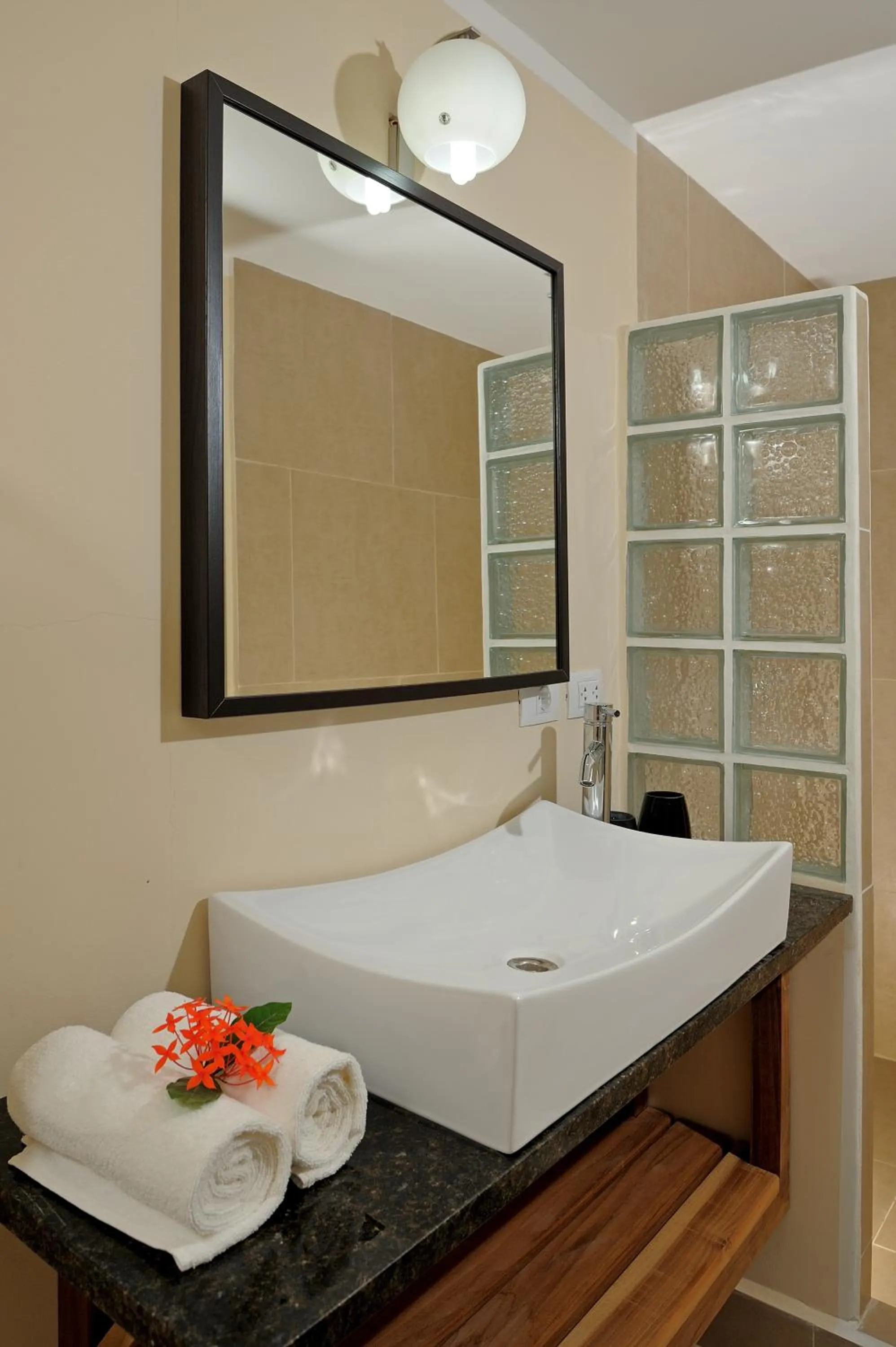 Bathroom, Bed in Eden Beach Resort - Bonaire