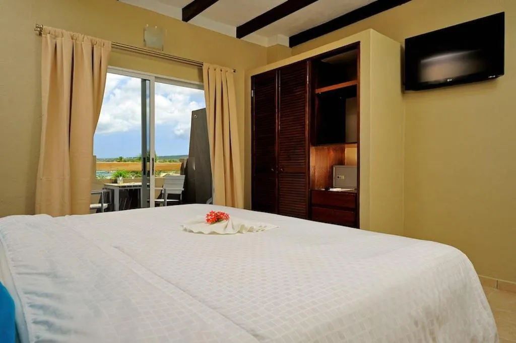 Bedroom, Bed in Eden Beach Resort - Bonaire