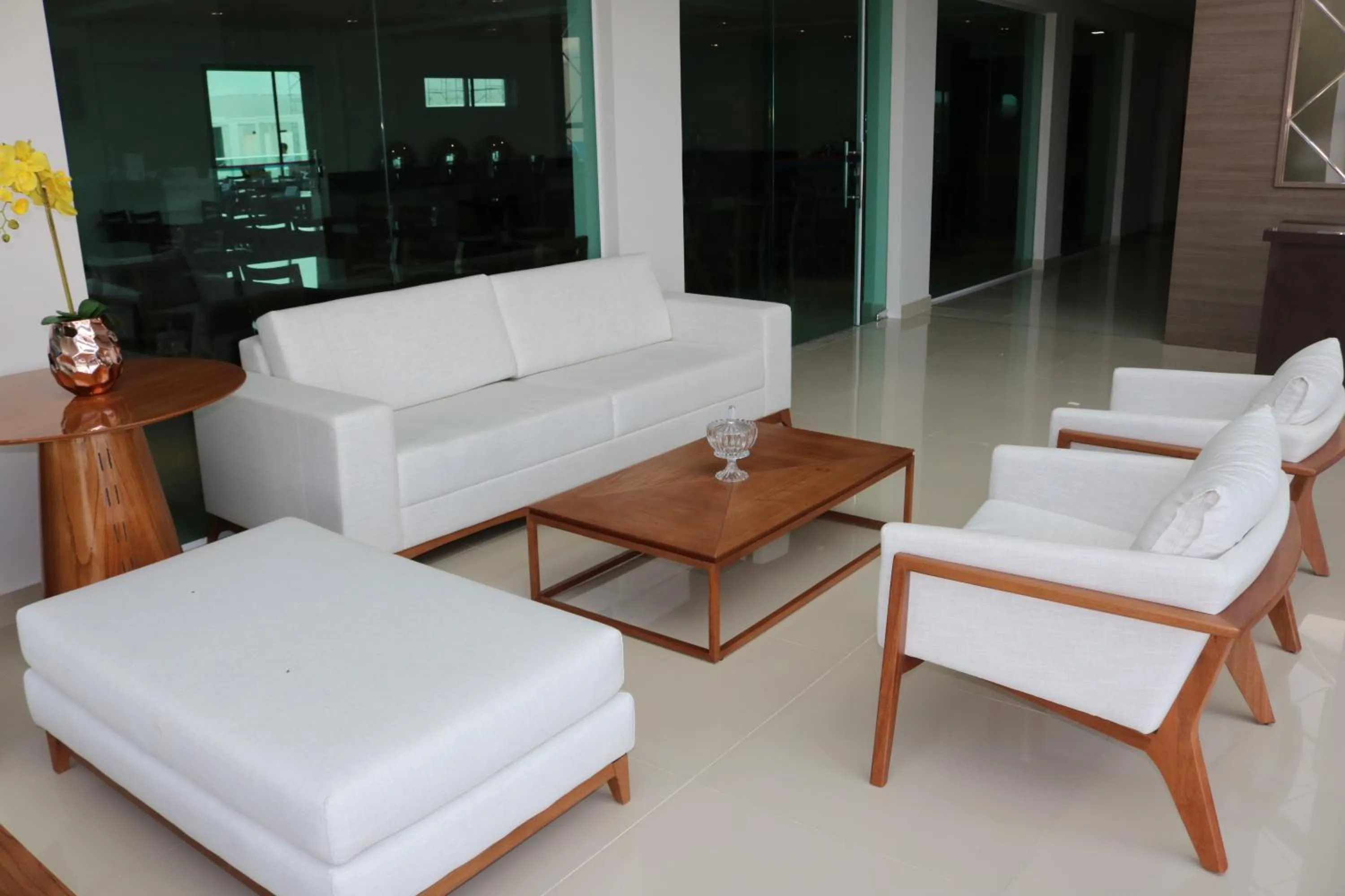 Lobby or reception in Bristol Aline Alagoas