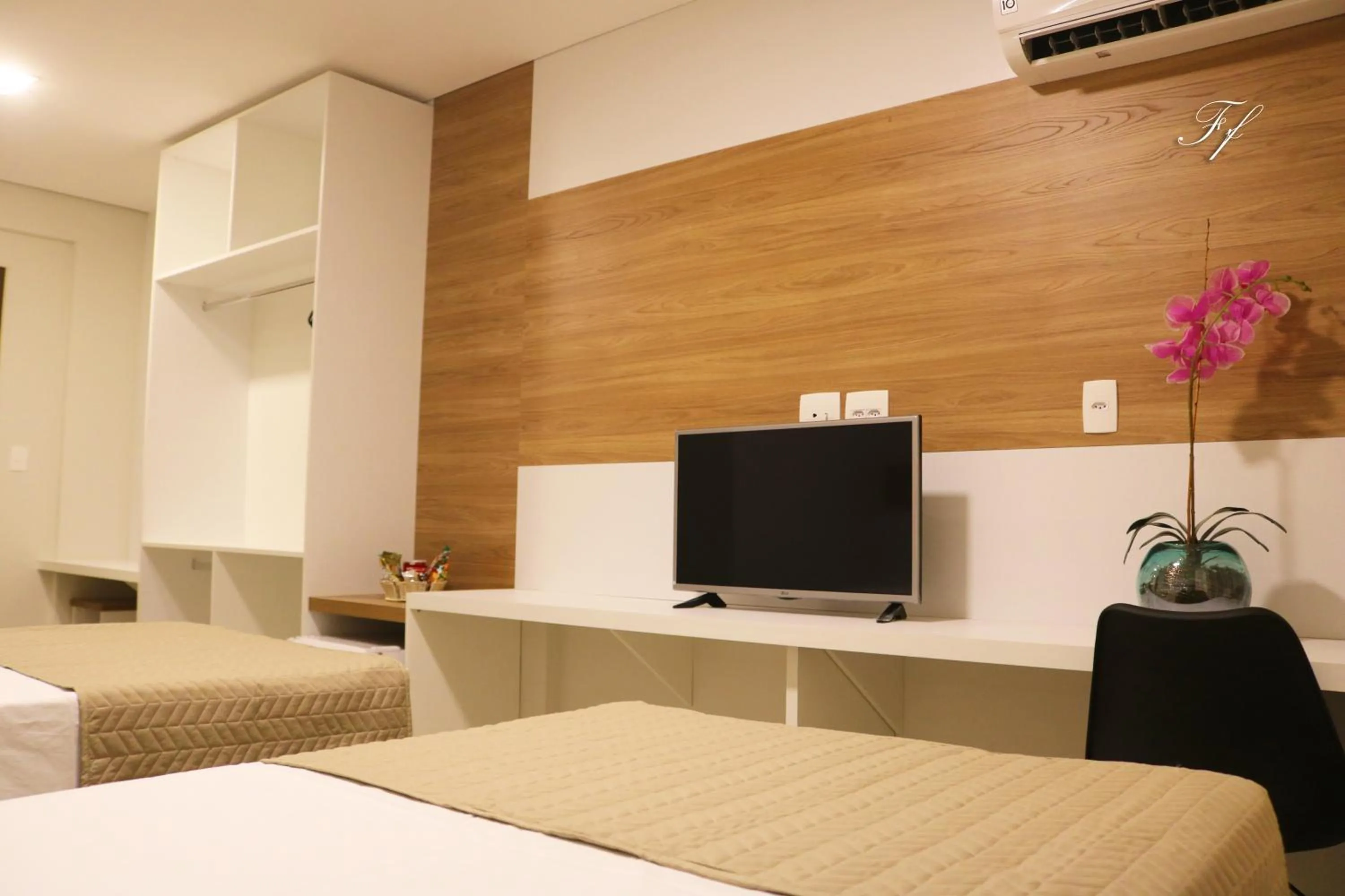 Bed in Bristol Aline Alagoas