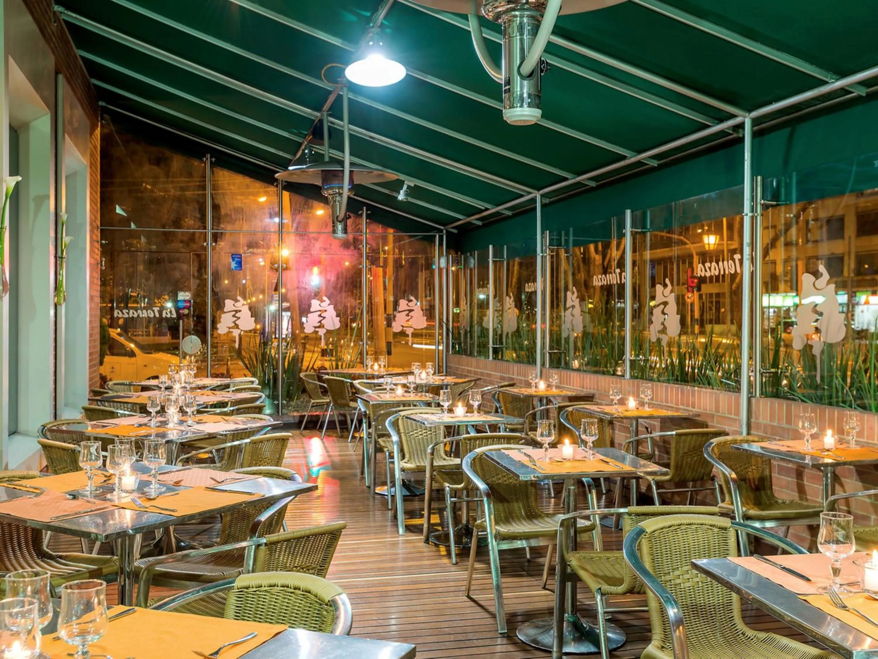 Restaurant/places to eat in Hotel Parque 97