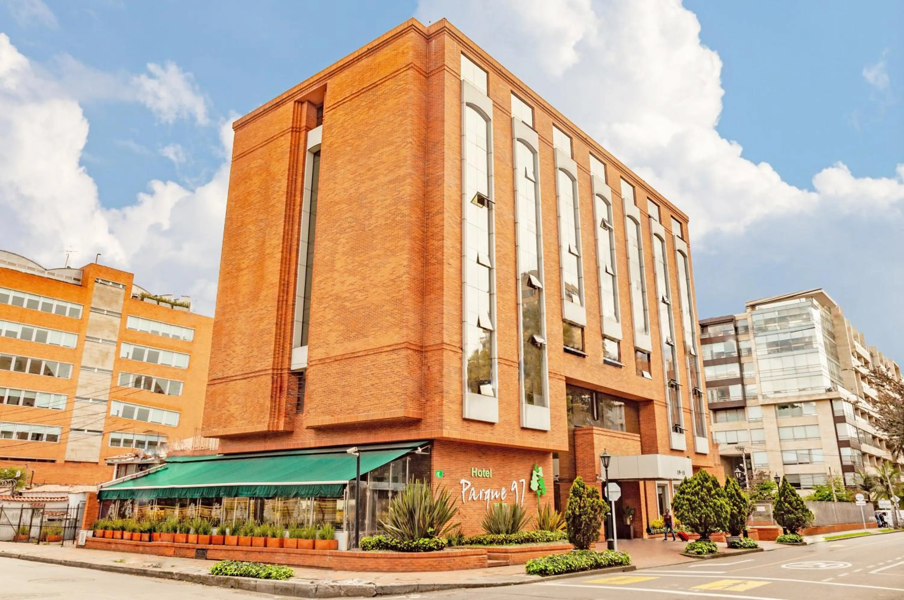 Property building in Hotel Parque 97