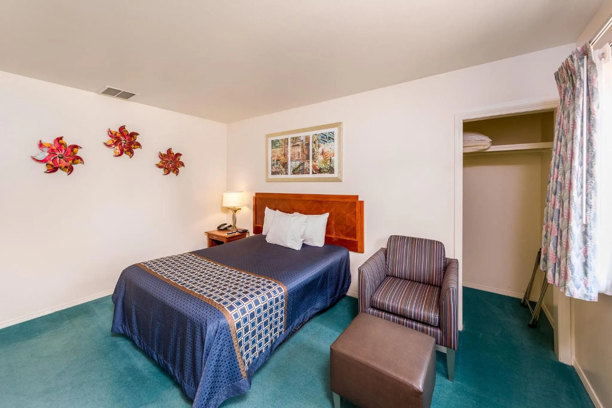 Bedroom, Bed in Riverview Lodge