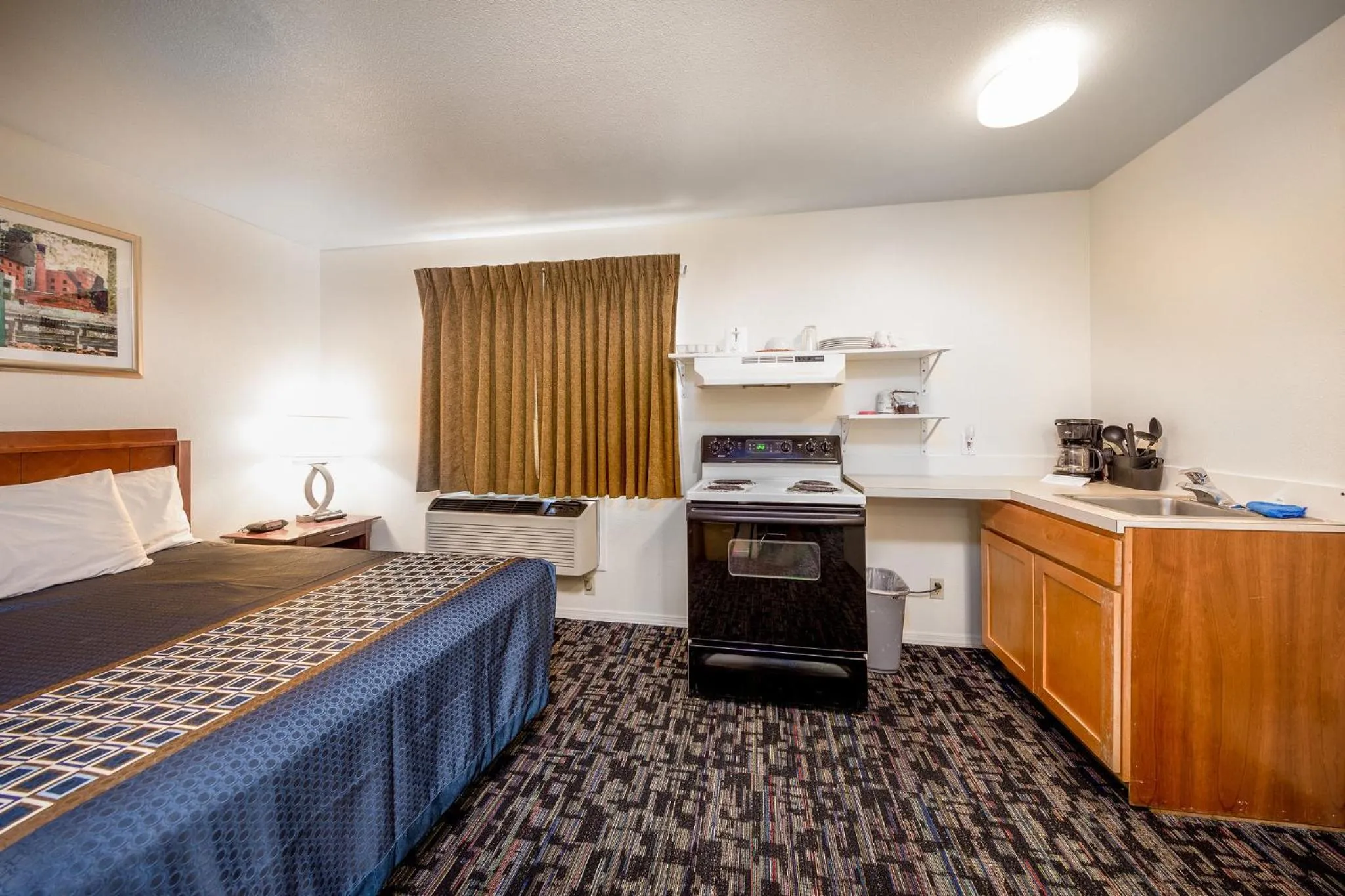 Kitchen or kitchenette, Bed in Riverview Lodge