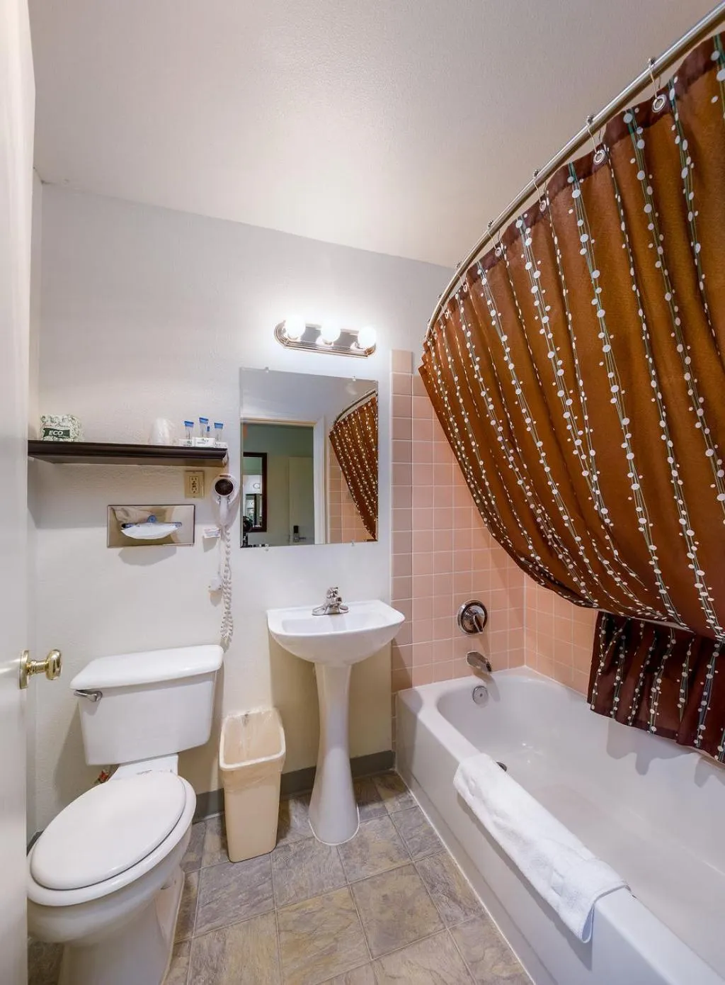 Bathroom in Riverview Lodge