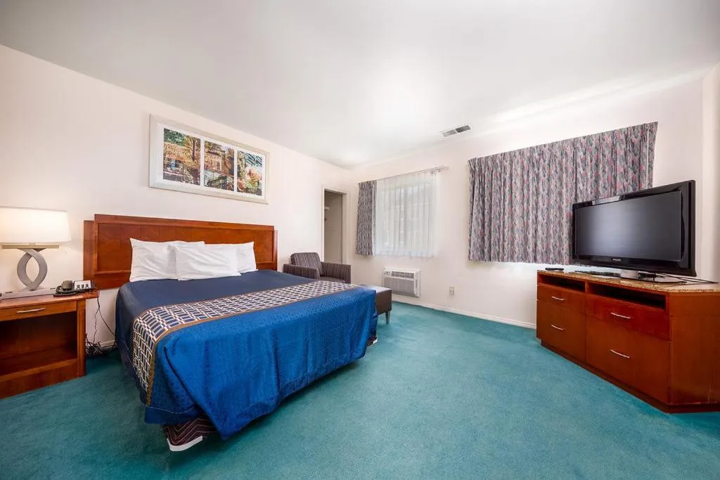 Bedroom, Bed in Riverview Lodge