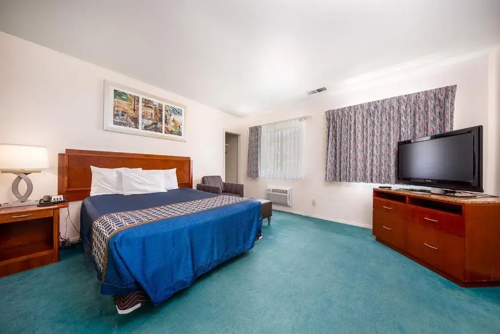 Queen Room - single occupancy in Riverview Lodge Queen Room - single occupancy in Riverview Lodge