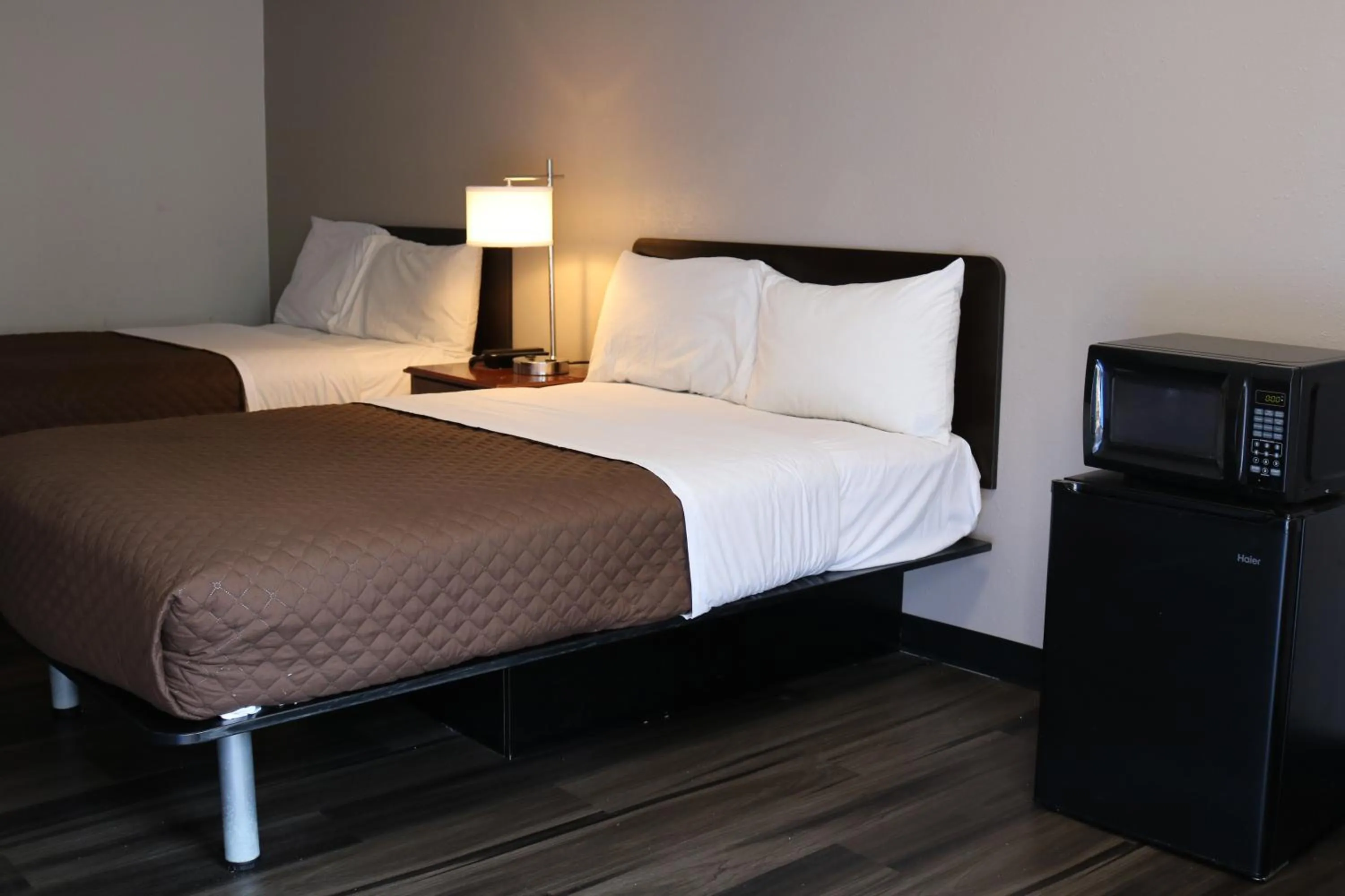 Bedroom, Bed in Rodeway Inn Brooklawn