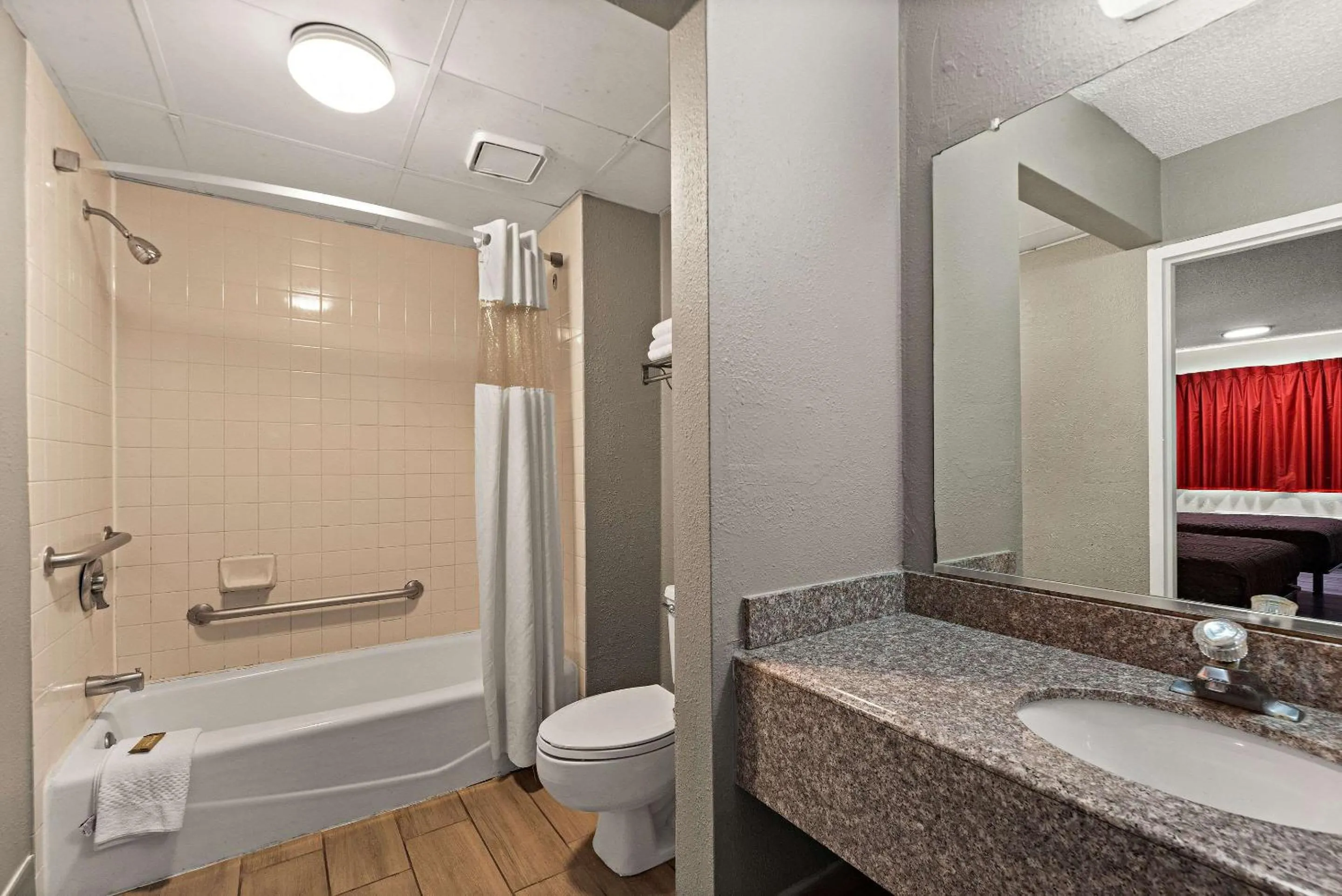 Bedroom in Rodeway Inn Brooklawn