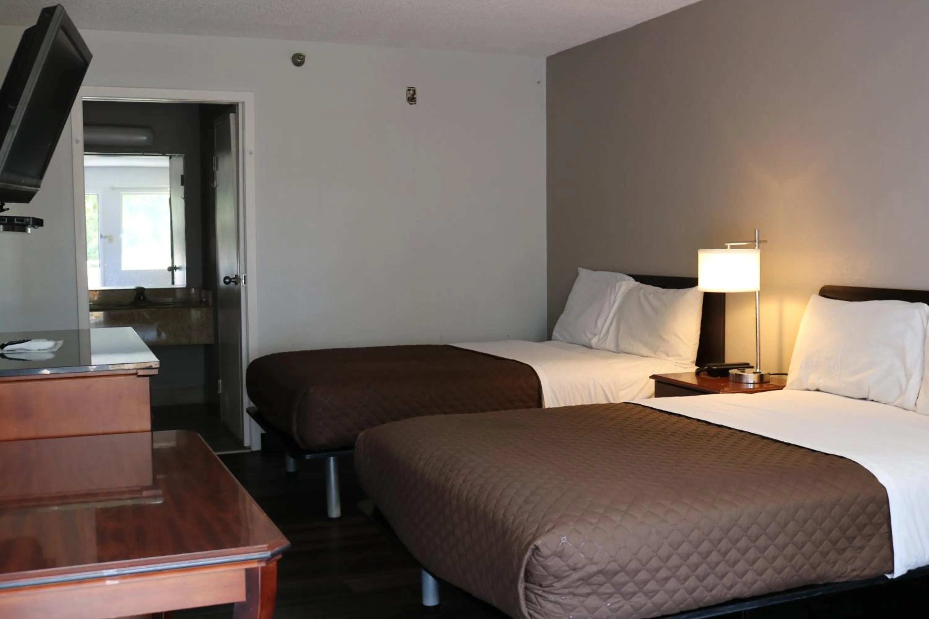 Bedroom, Bed in Rodeway Inn Brooklawn
