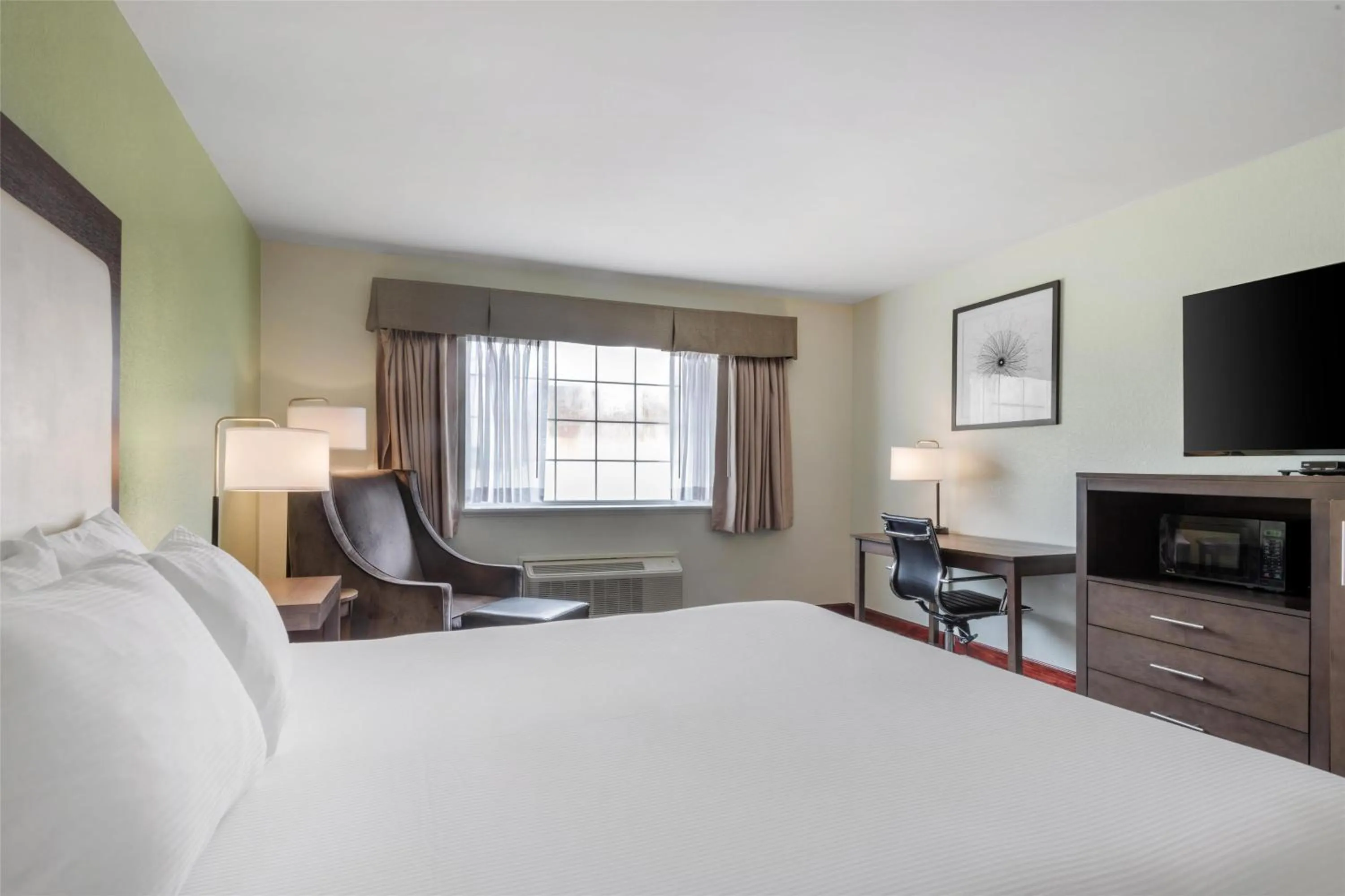 Bedroom, Bed in Best Western West Greenwich Inn