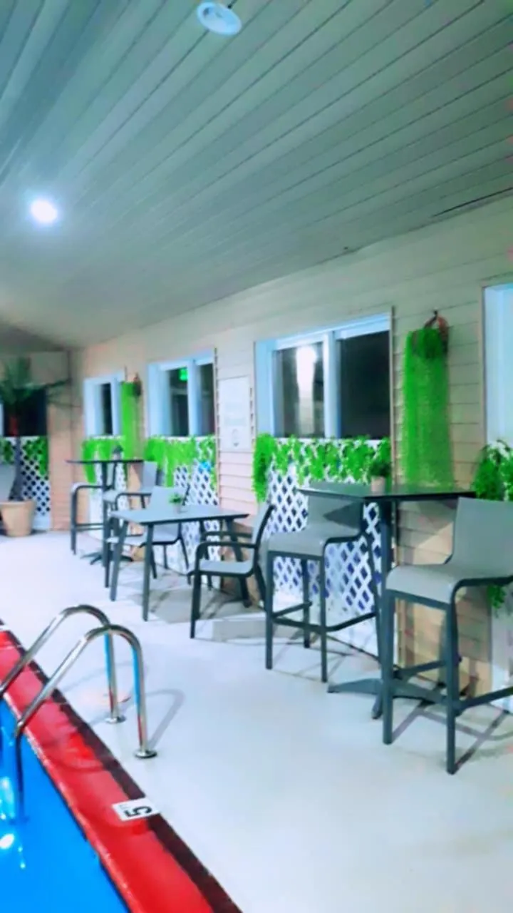 Swimming pool in Best Western West Greenwich Inn