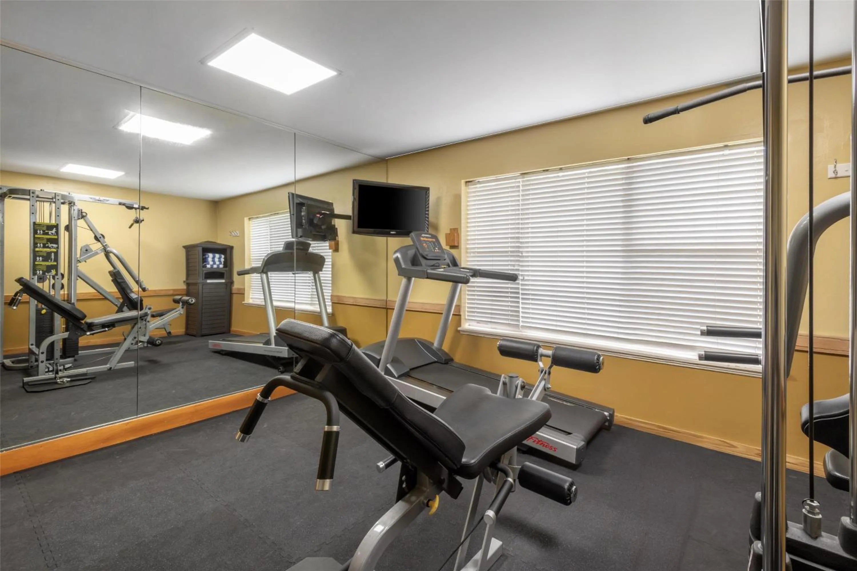 Fitness centre/facilities in Best Western West Greenwich Inn