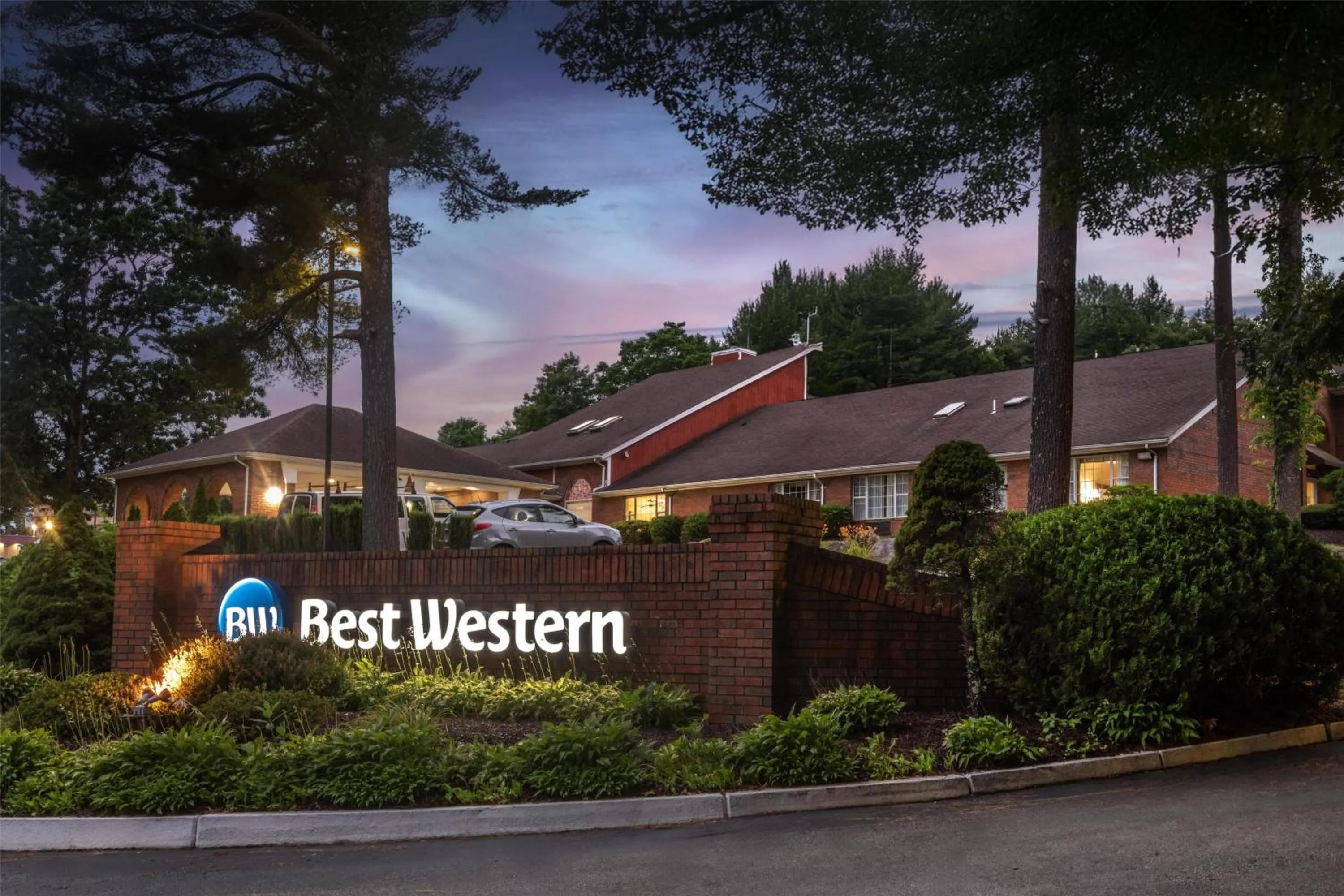 Property building in Best Western West Greenwich Inn