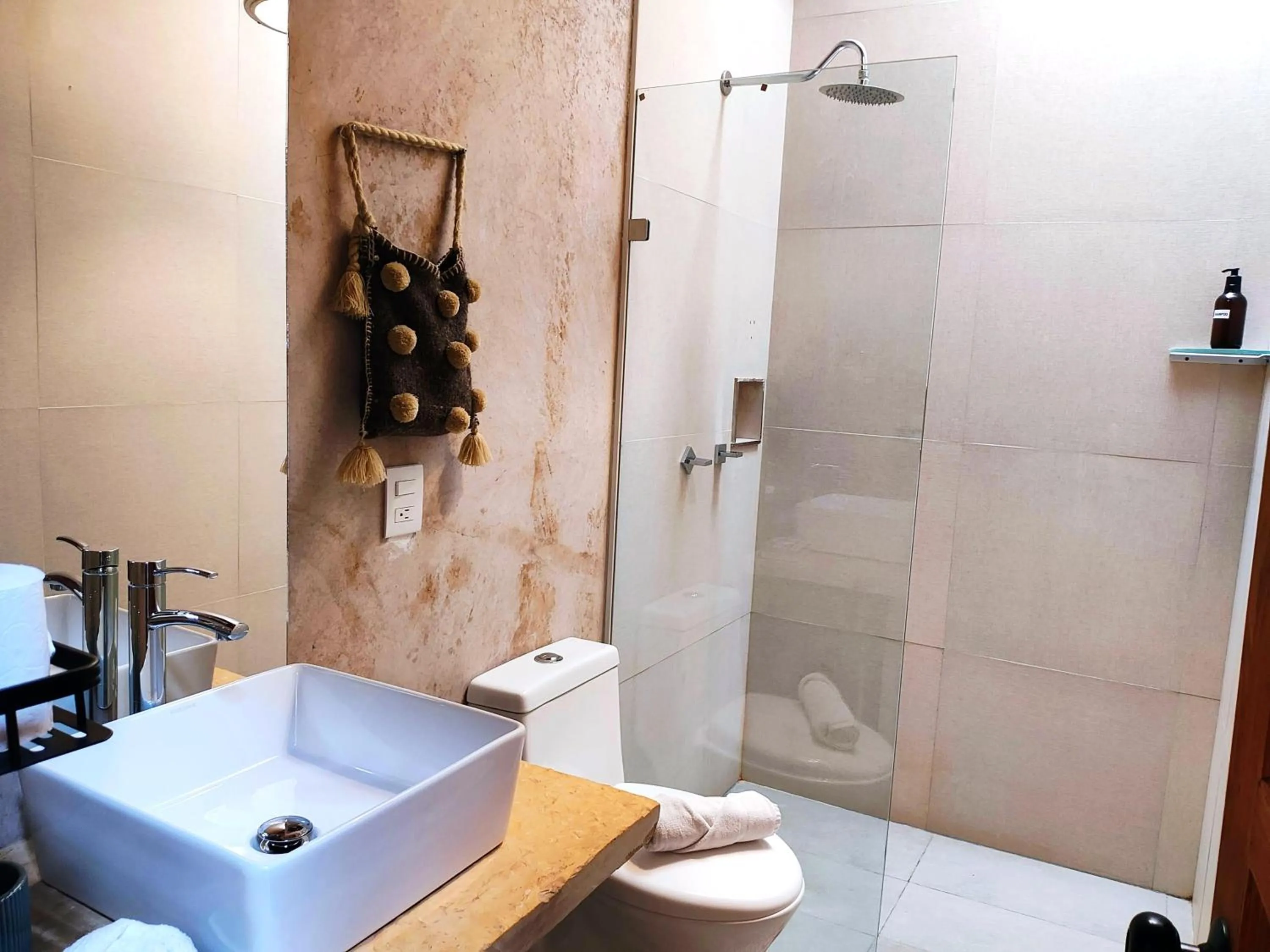 Bathroom in Hotel Jardines Del Carmen