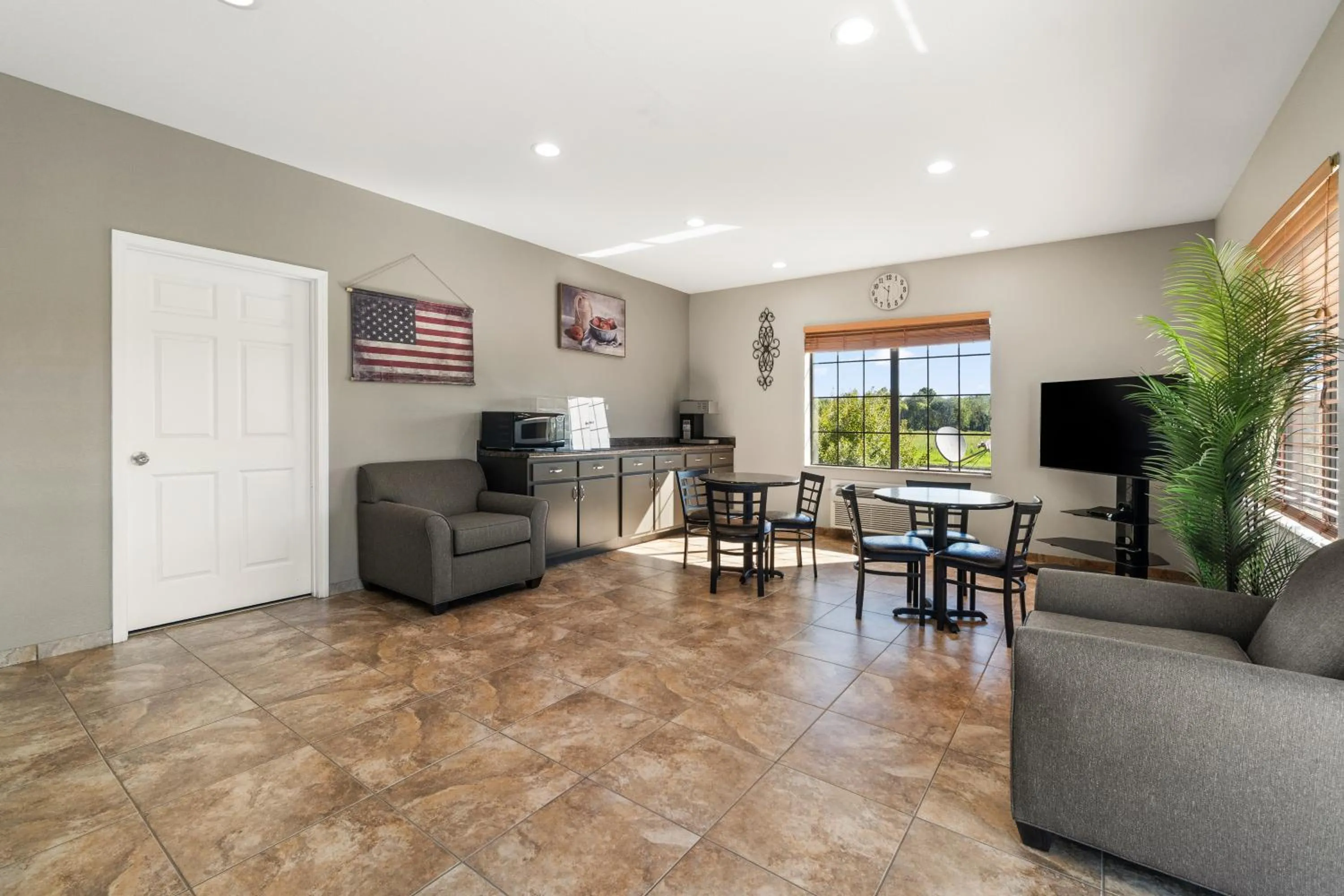 Breakfast in Americas Best Value Inn Byhalia