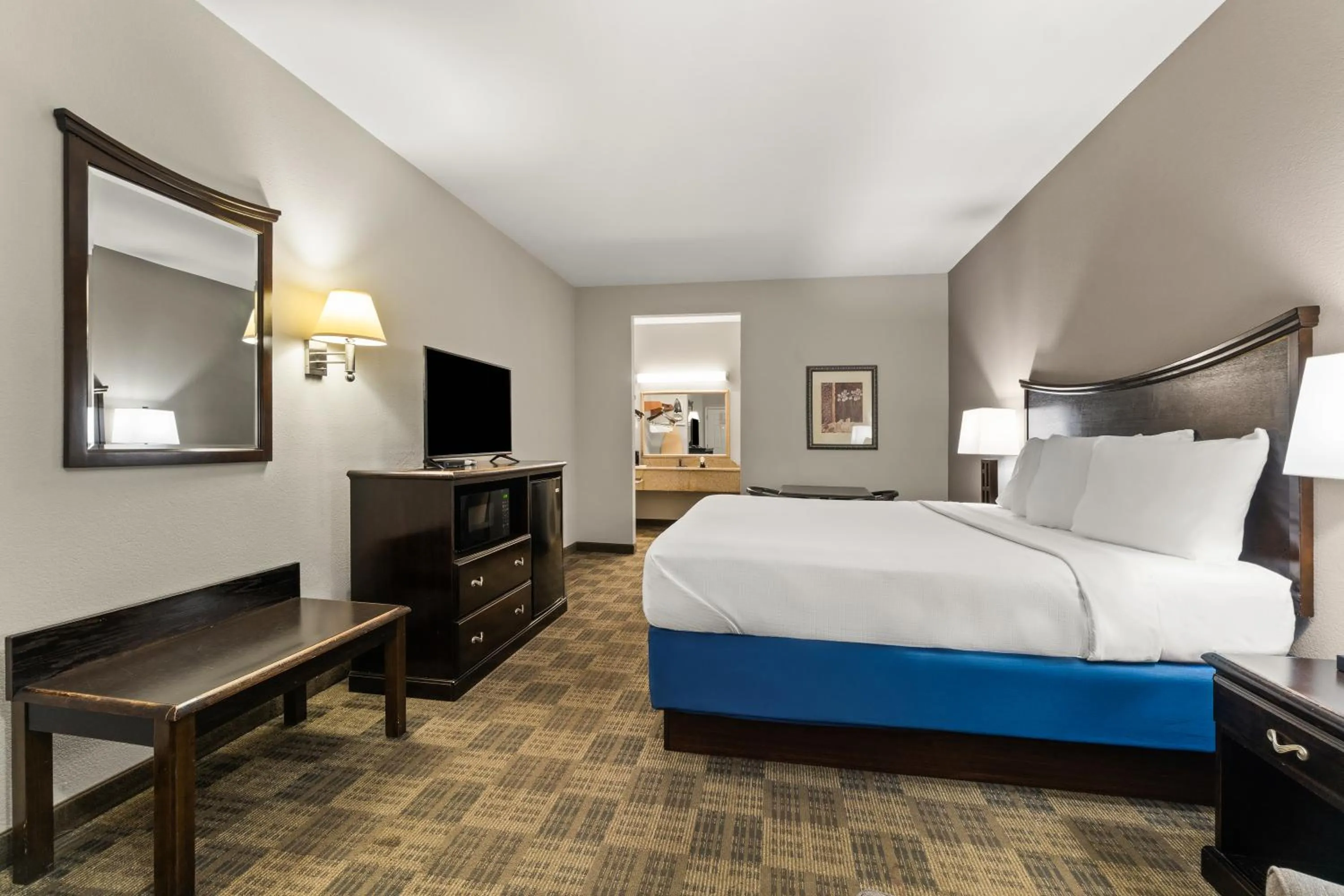 Bed in Americas Best Value Inn Byhalia