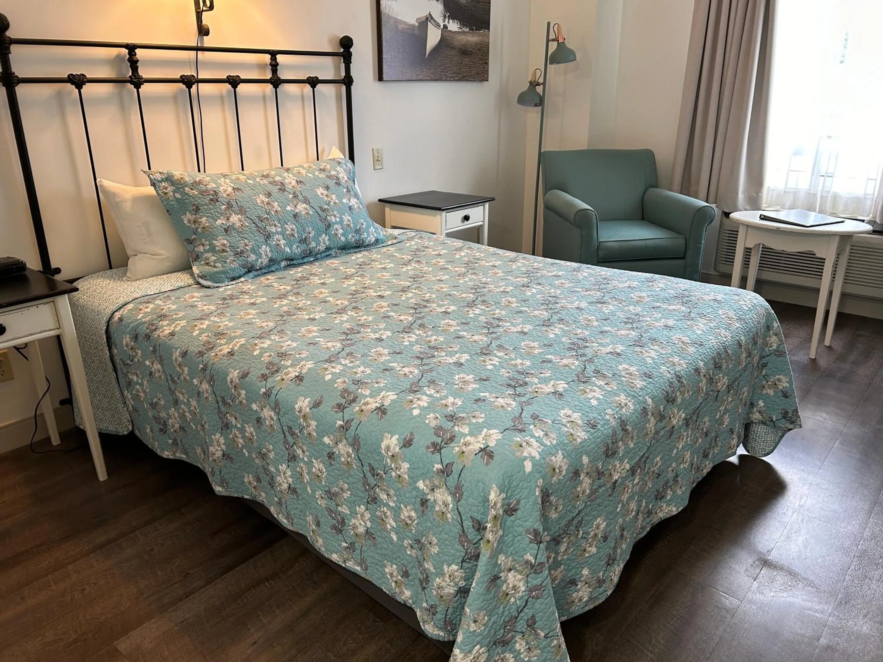 Guests, Bed in The Village Inn of Lakefield