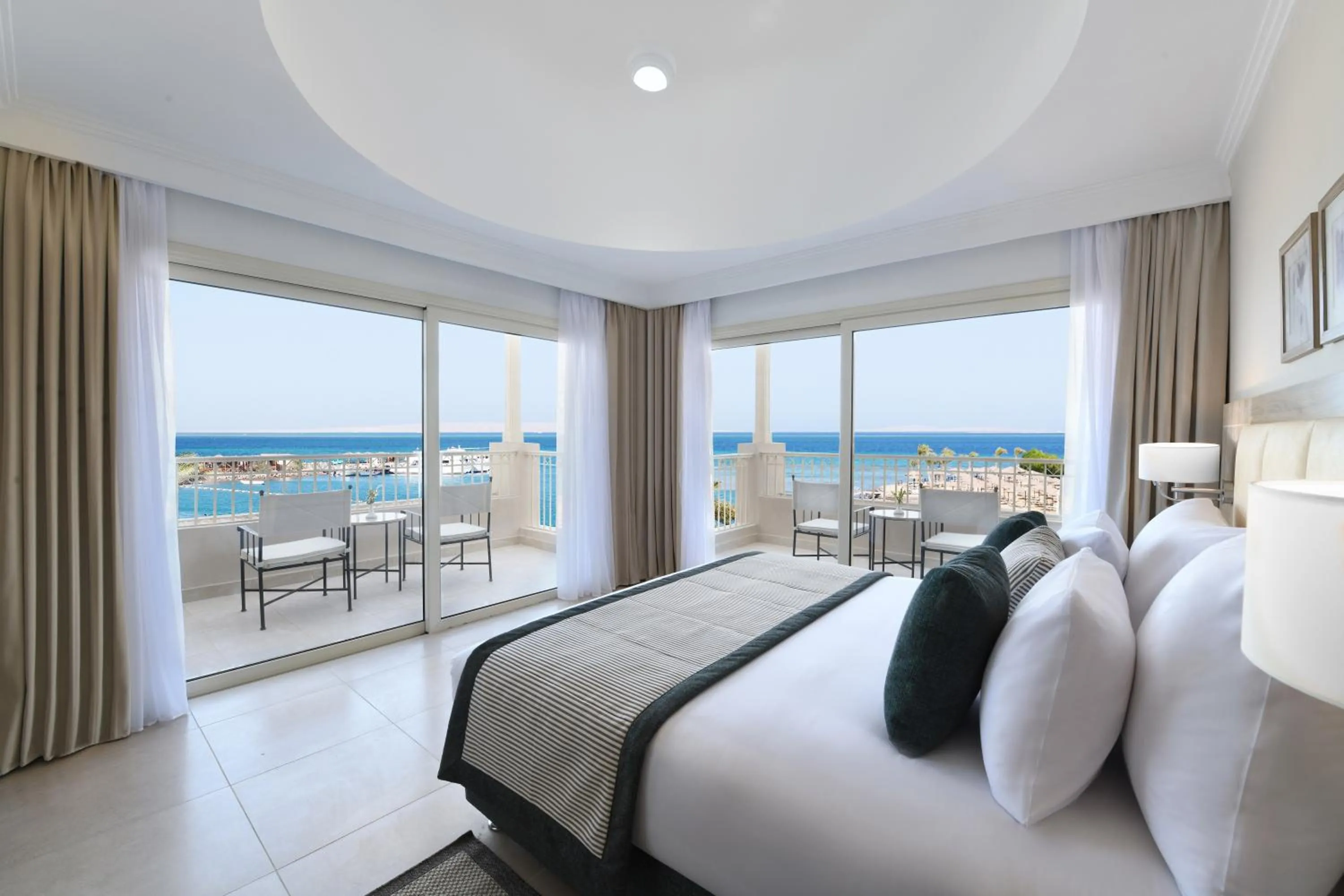 Photo of the whole room, Bed in JAZ Elite Casa Del Mar Beach