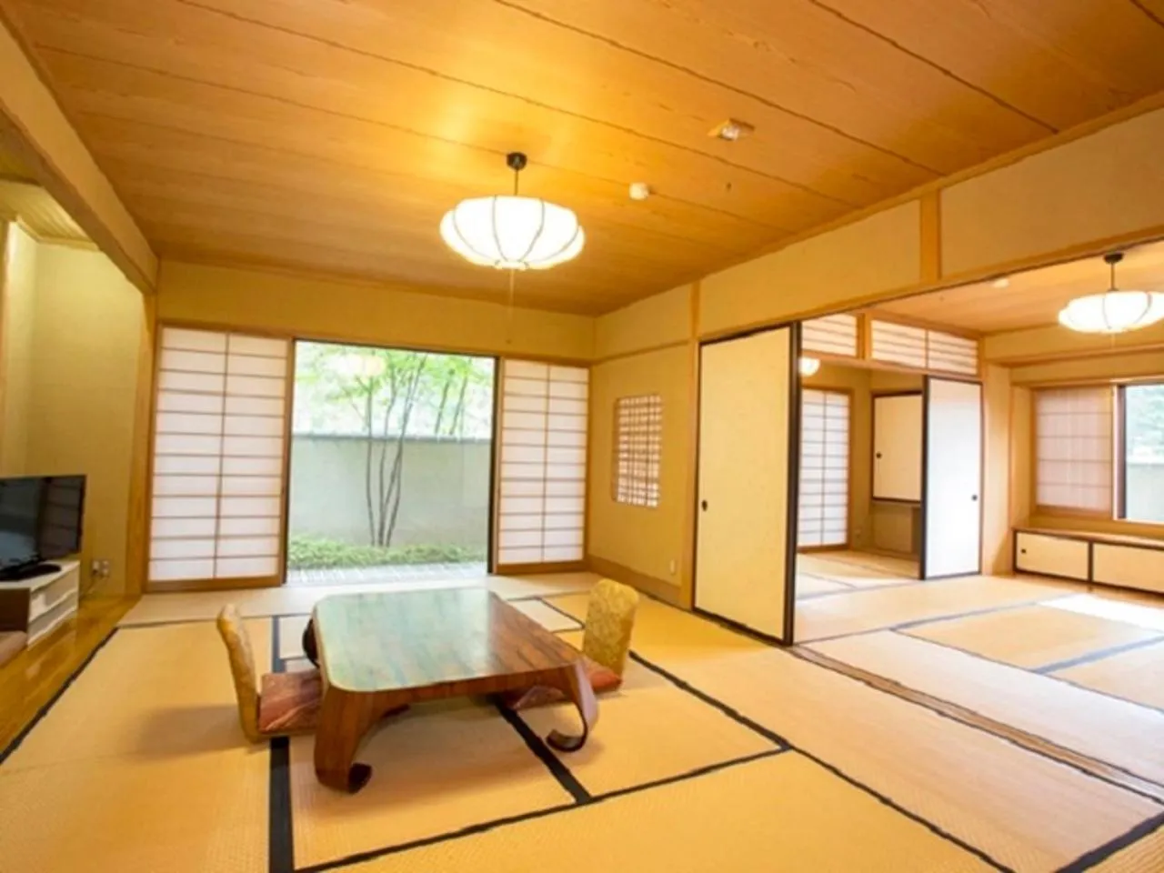 Bed in Izu Nagaoka Kinjokan