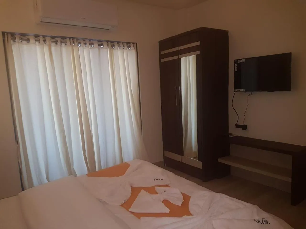 TV and multimedia, Bed in Hotel Grand Ganesha