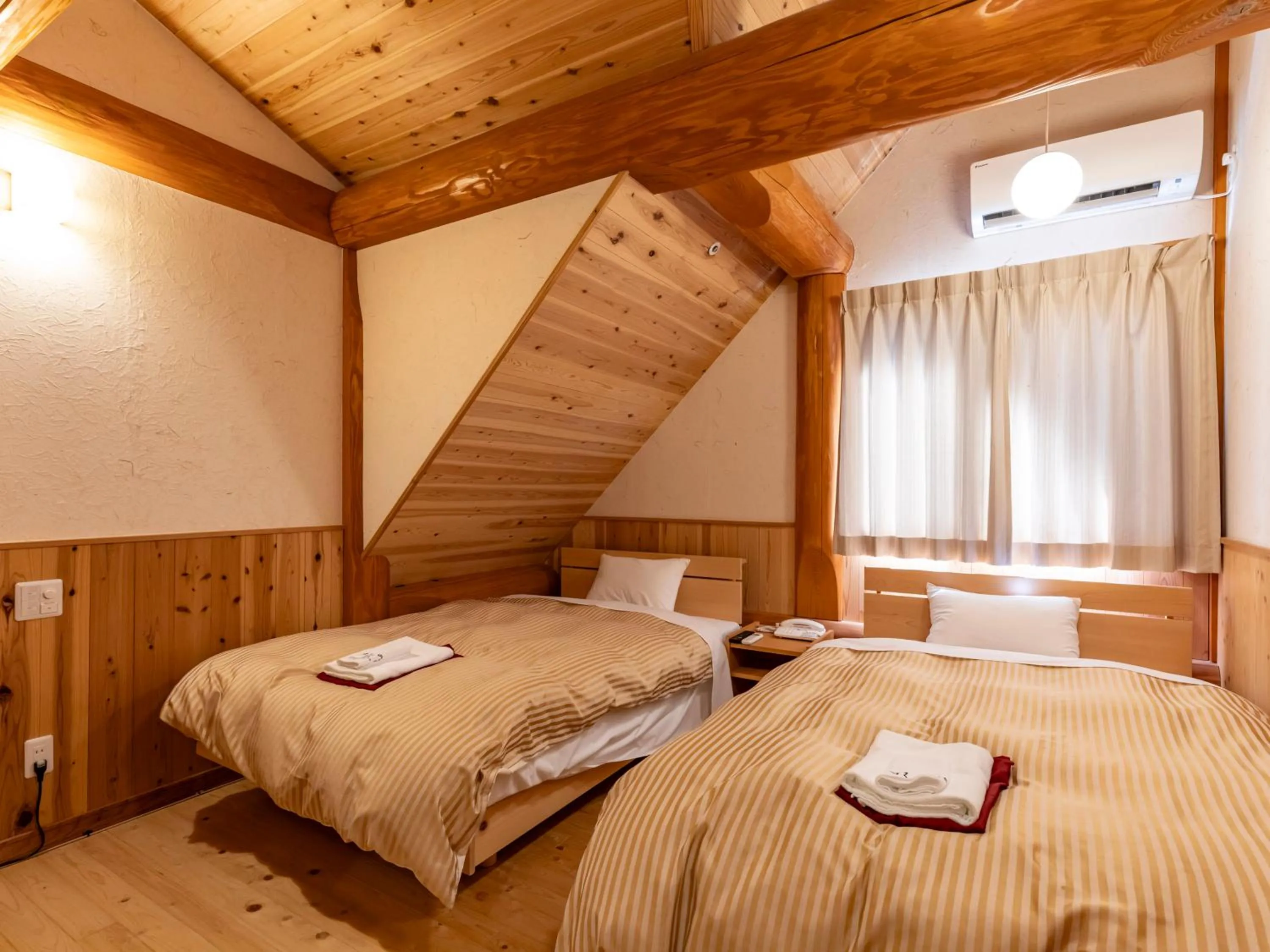 Photo of the whole room, Bed in Tennenonsen Harunonoyu