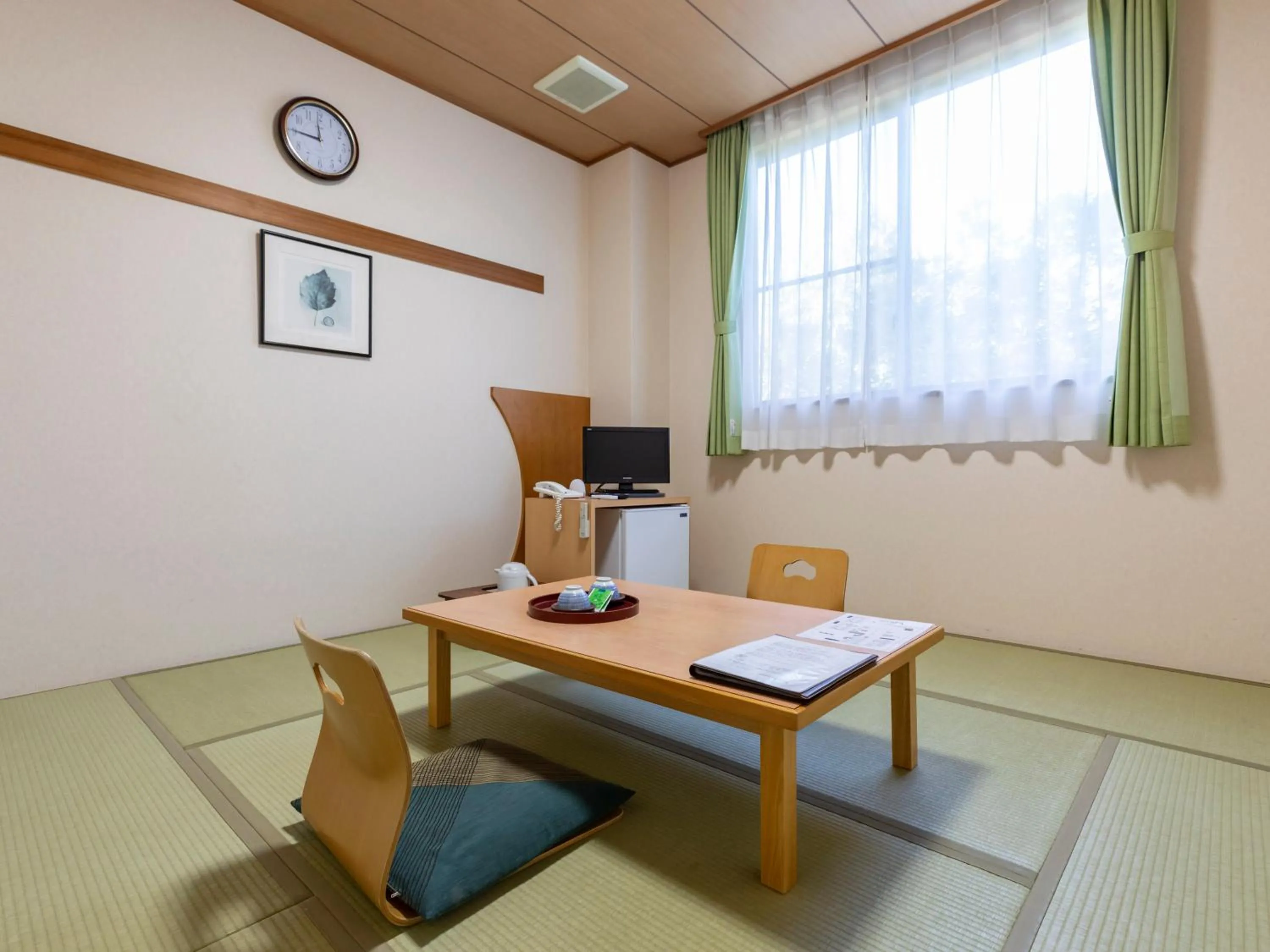 Photo of the whole room in Tennenonsen Harunonoyu