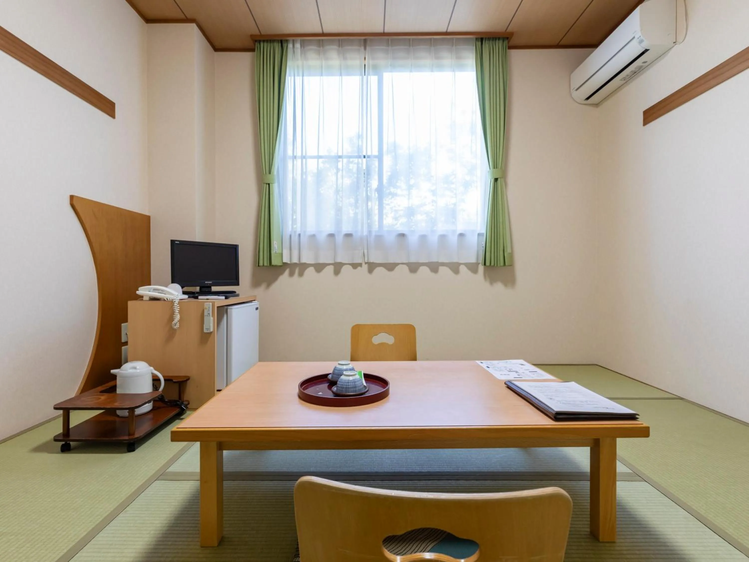 Photo of the whole room in Tennenonsen Harunonoyu