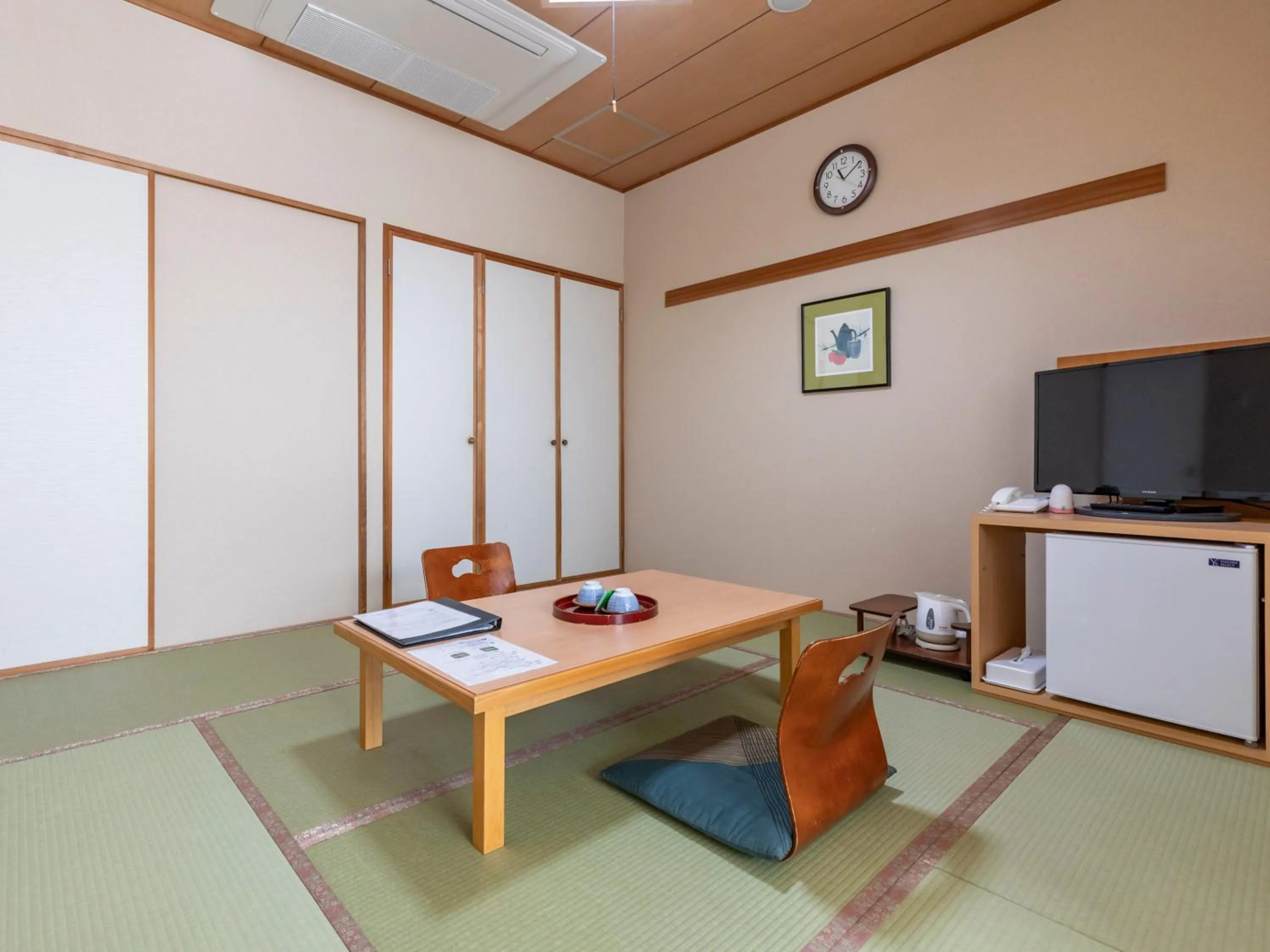 Photo of the whole room in Tennenonsen Harunonoyu