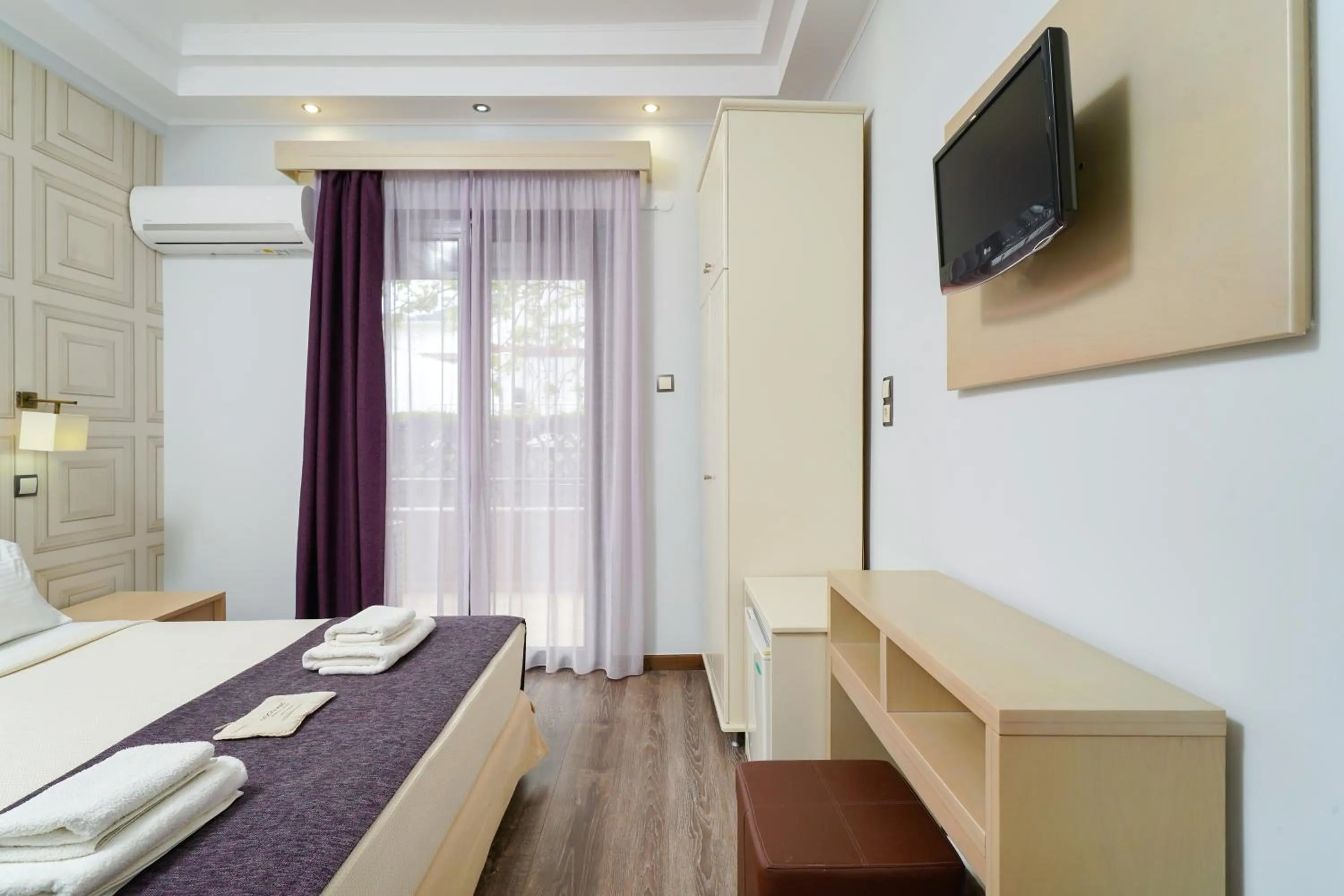 Bedroom, Bed in Kamelia & Semeli Hotel